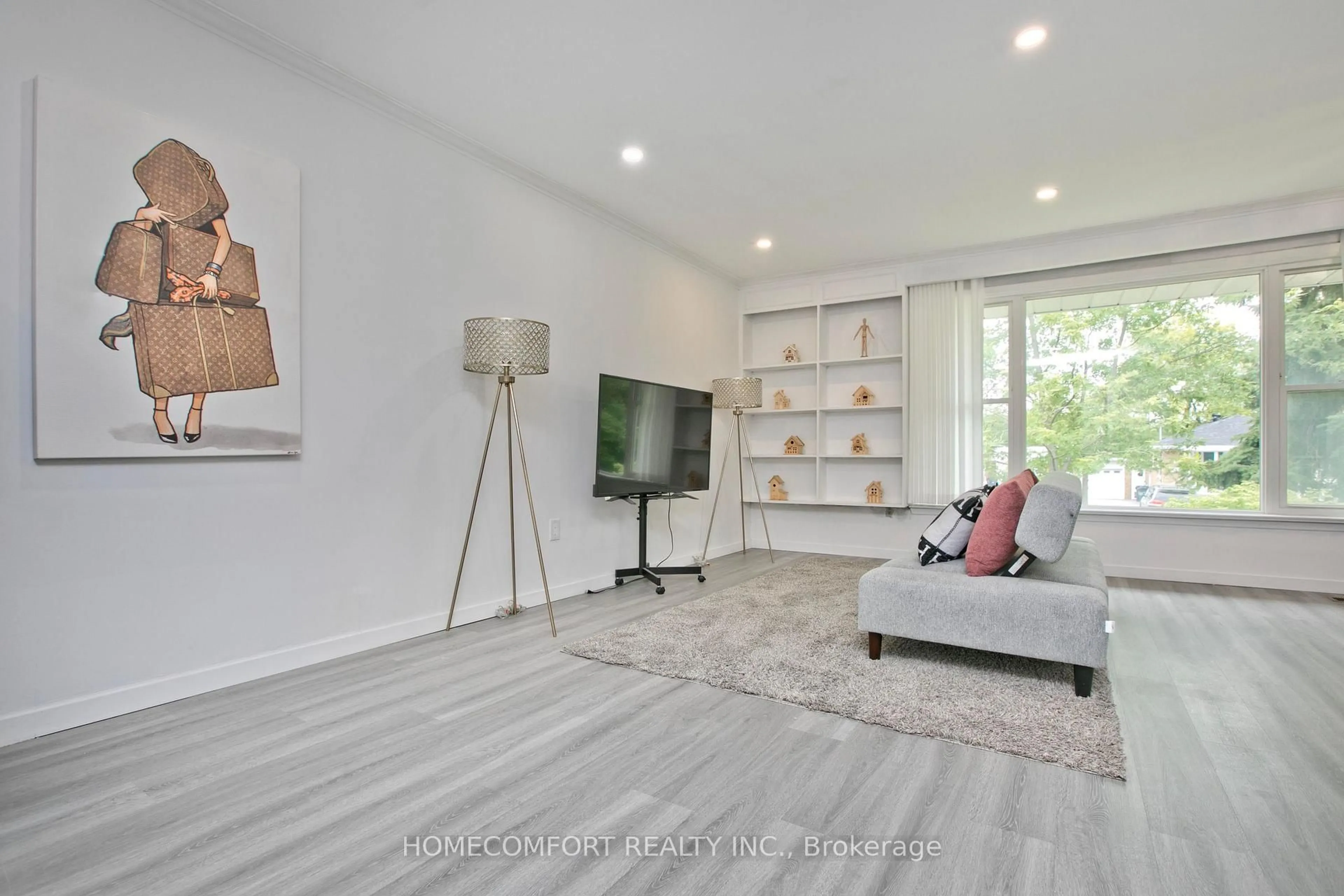 Living room with furniture, wood/laminate floor for 19 Beacham Cres, Toronto Ontario M1T 1M9