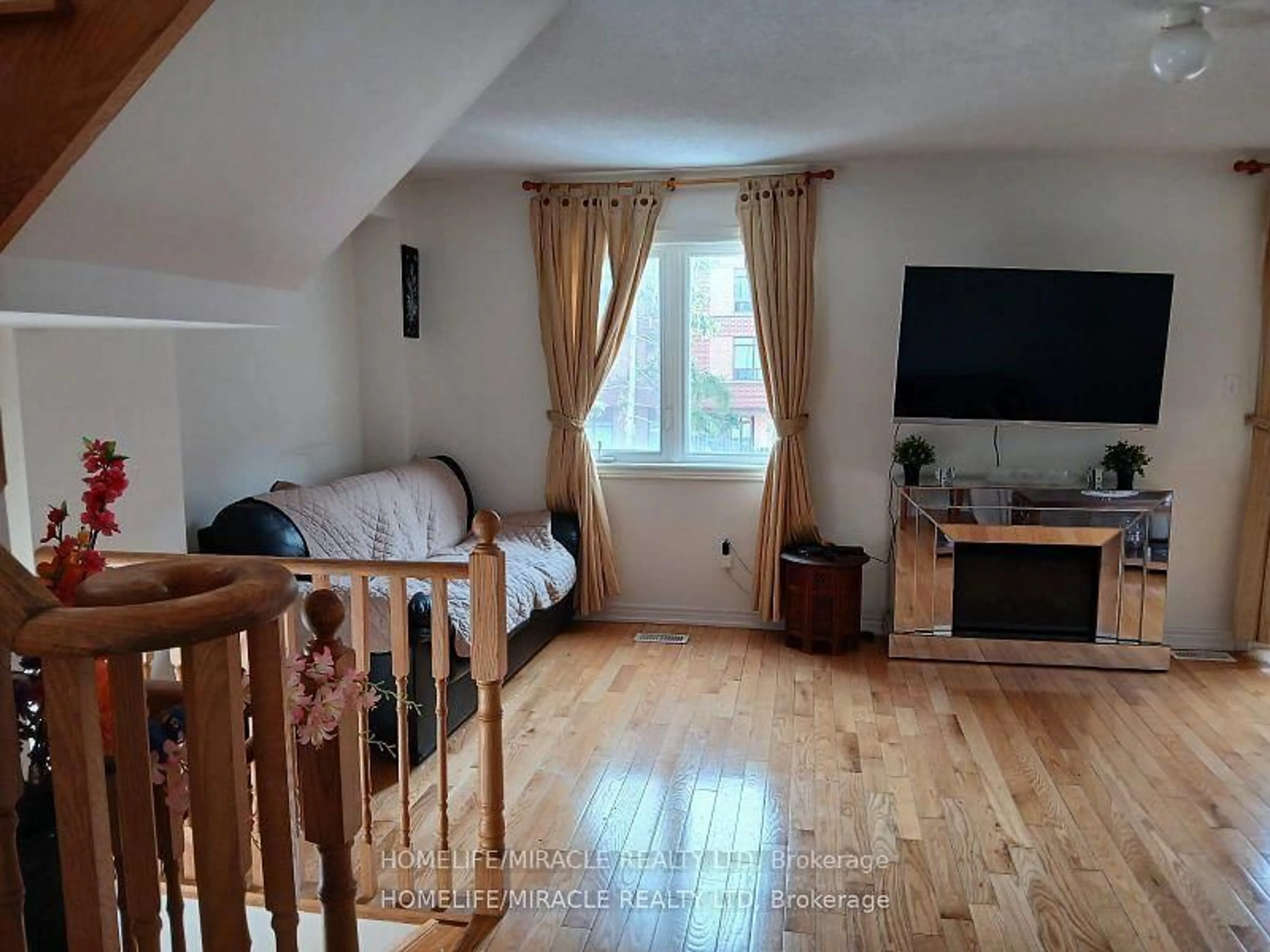 A pic of a room for 13 Vasto Lane, Toronto Ontario M1M 0C6