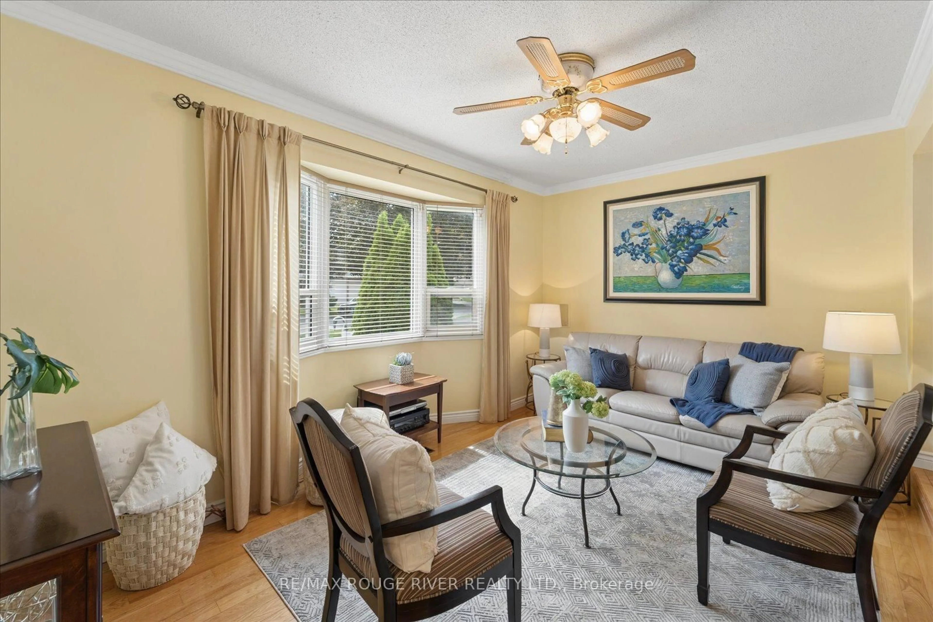 Living room with furniture, unknown for 807 Red Maple Crt, Whitby Ontario L1N 7V7