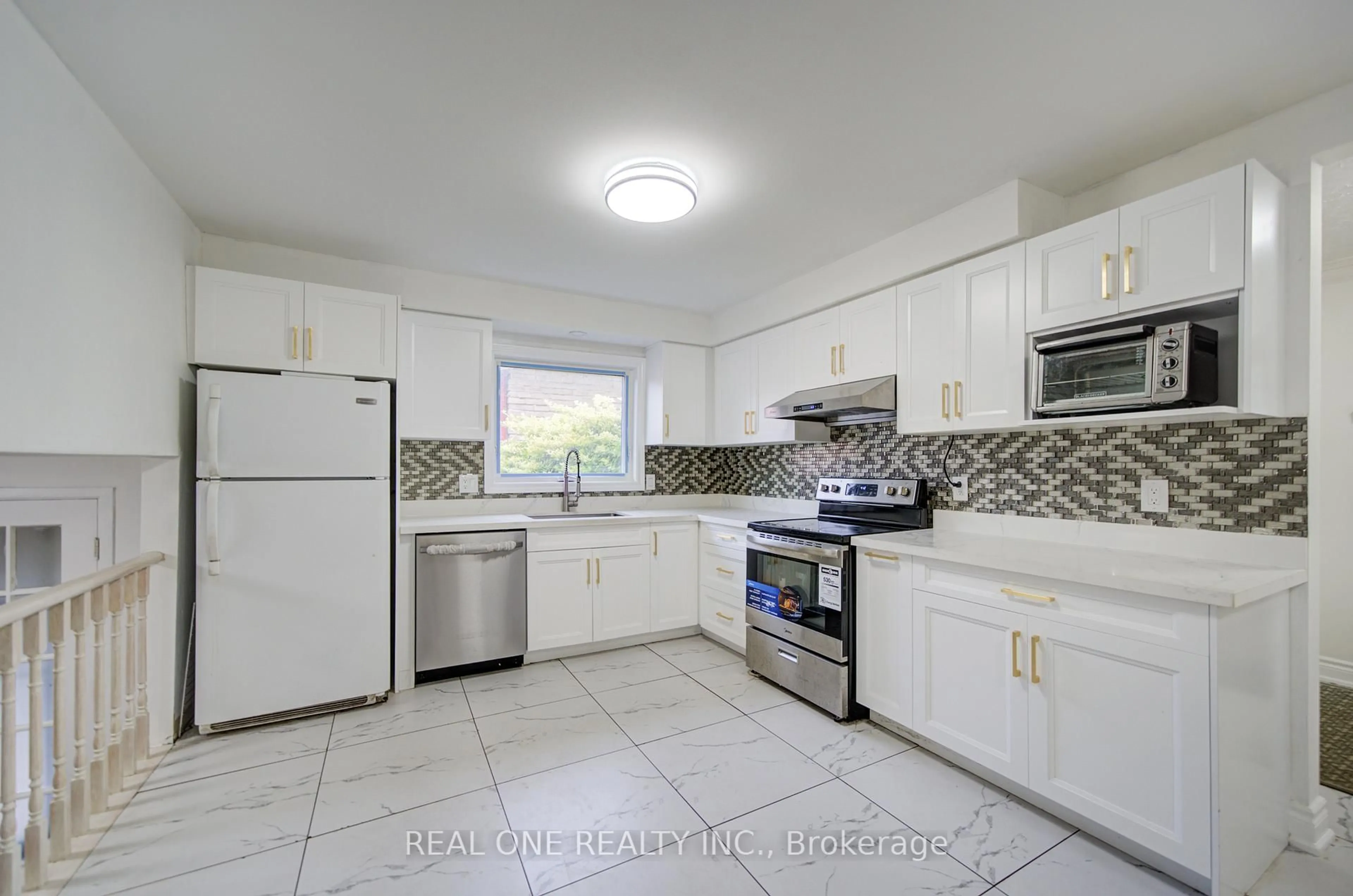 Standard kitchen, ceramic/tile floor for 151 Fawcett Tr, Toronto Ontario M1B 3B9