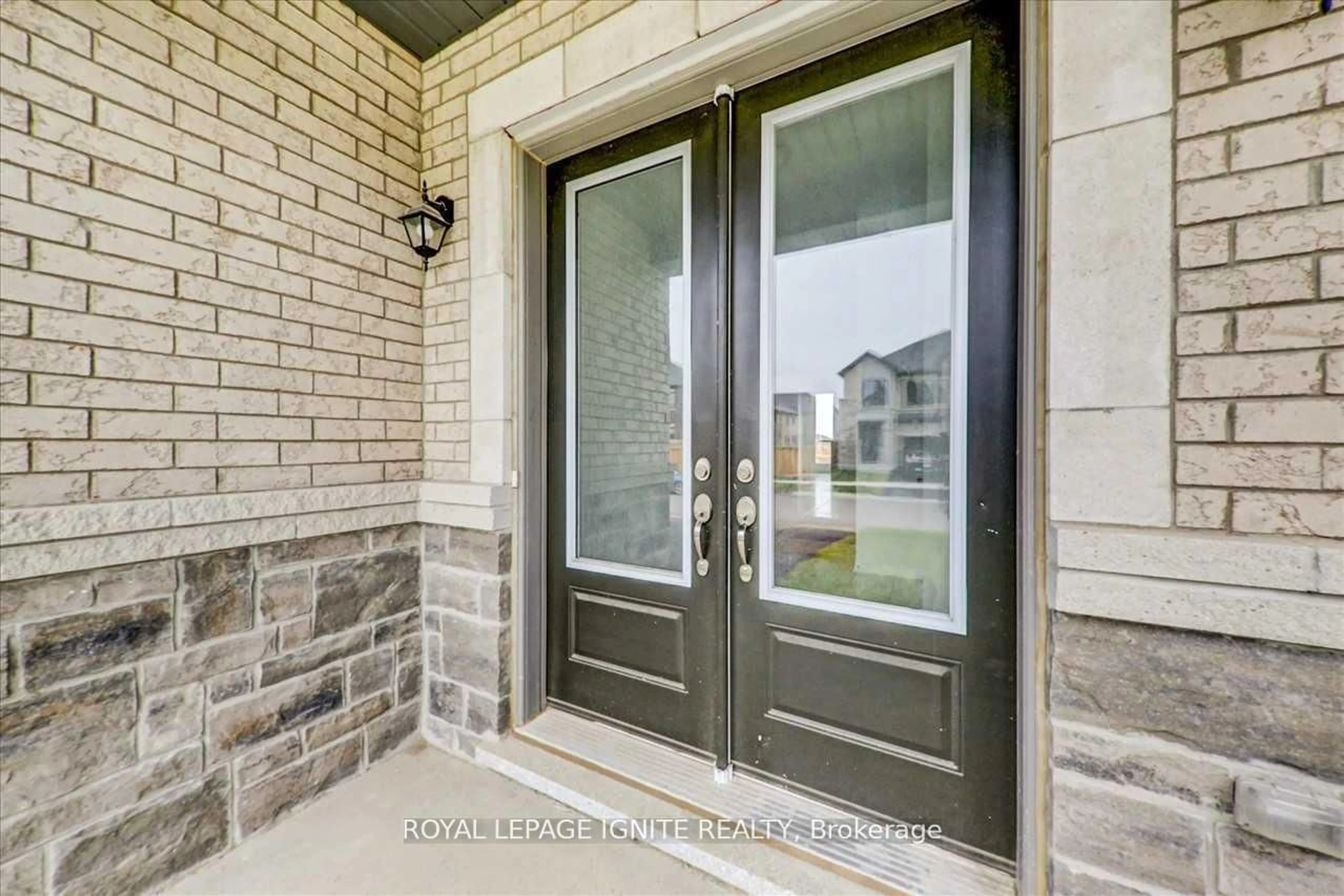 Indoor entryway for 96 Closson Dr, Whitby Ontario L1P 0M8