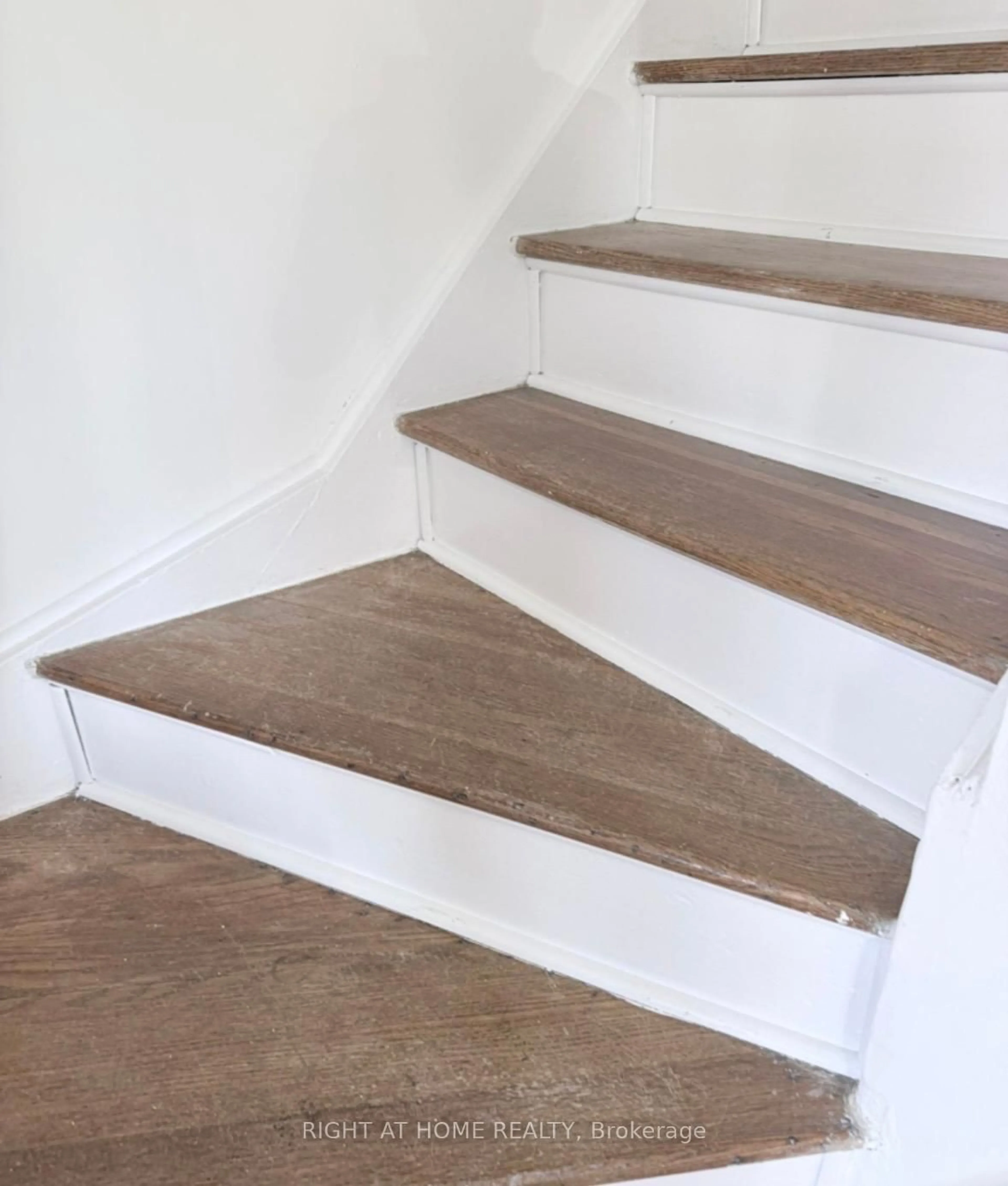 Stairs for 740 KENNEDY Rd #49, Toronto Ontario M1K 2C5