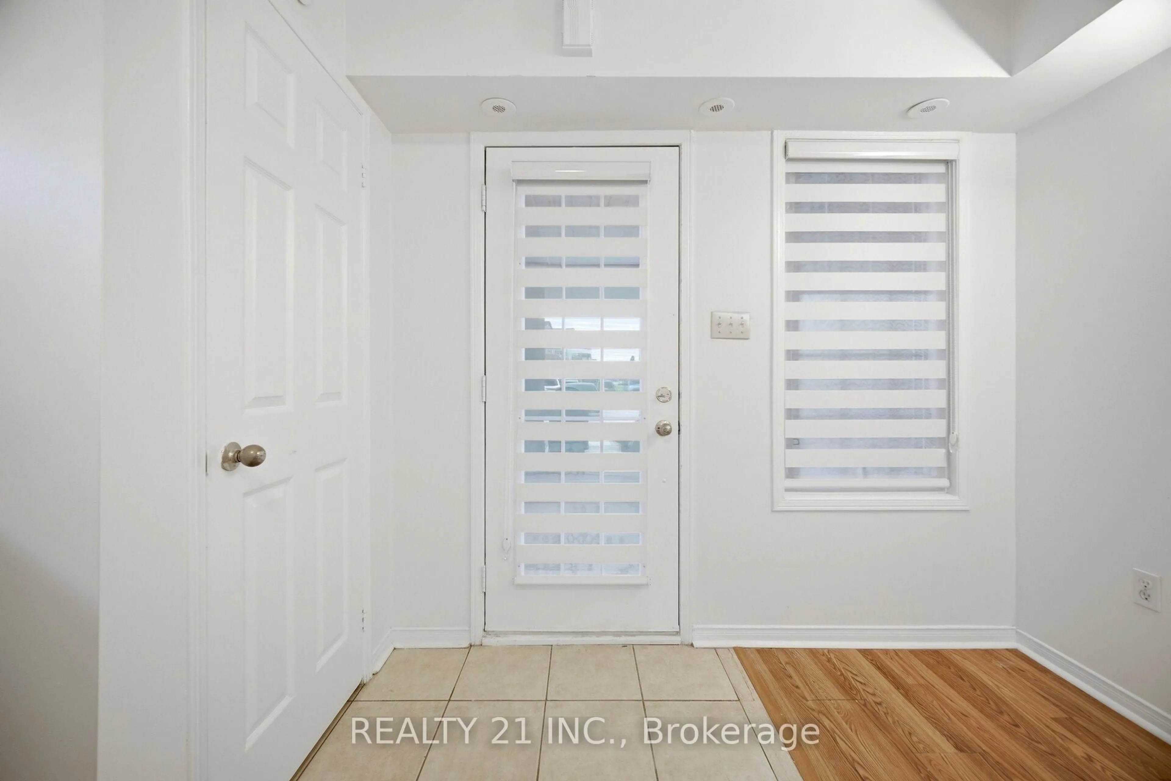 Indoor entryway for 200 Mclevin Ave #93, Toronto Ontario M1B 6C8