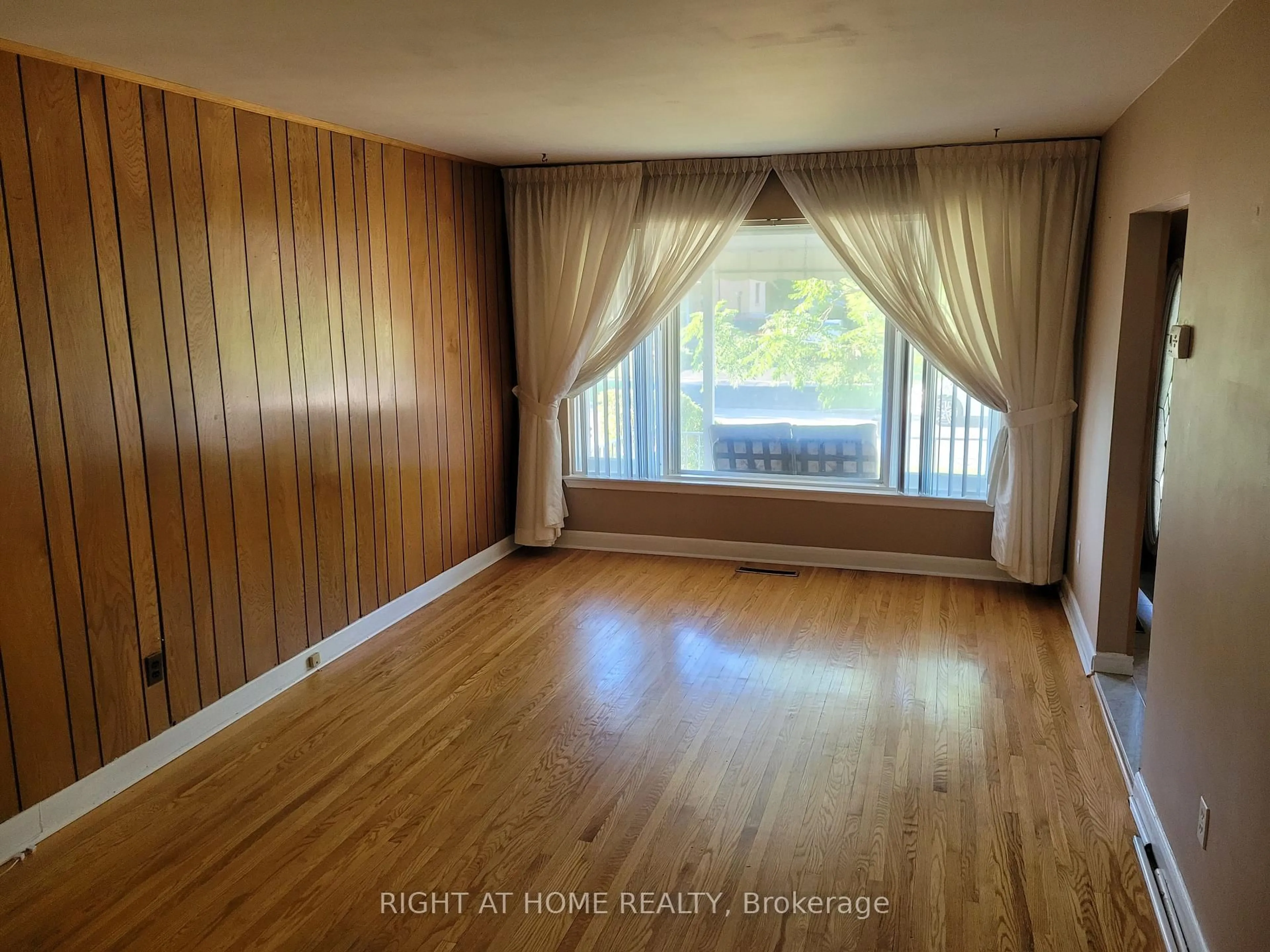 A pic of a room for 42 Bonniewood Rd, Toronto Ontario M1K 2M1