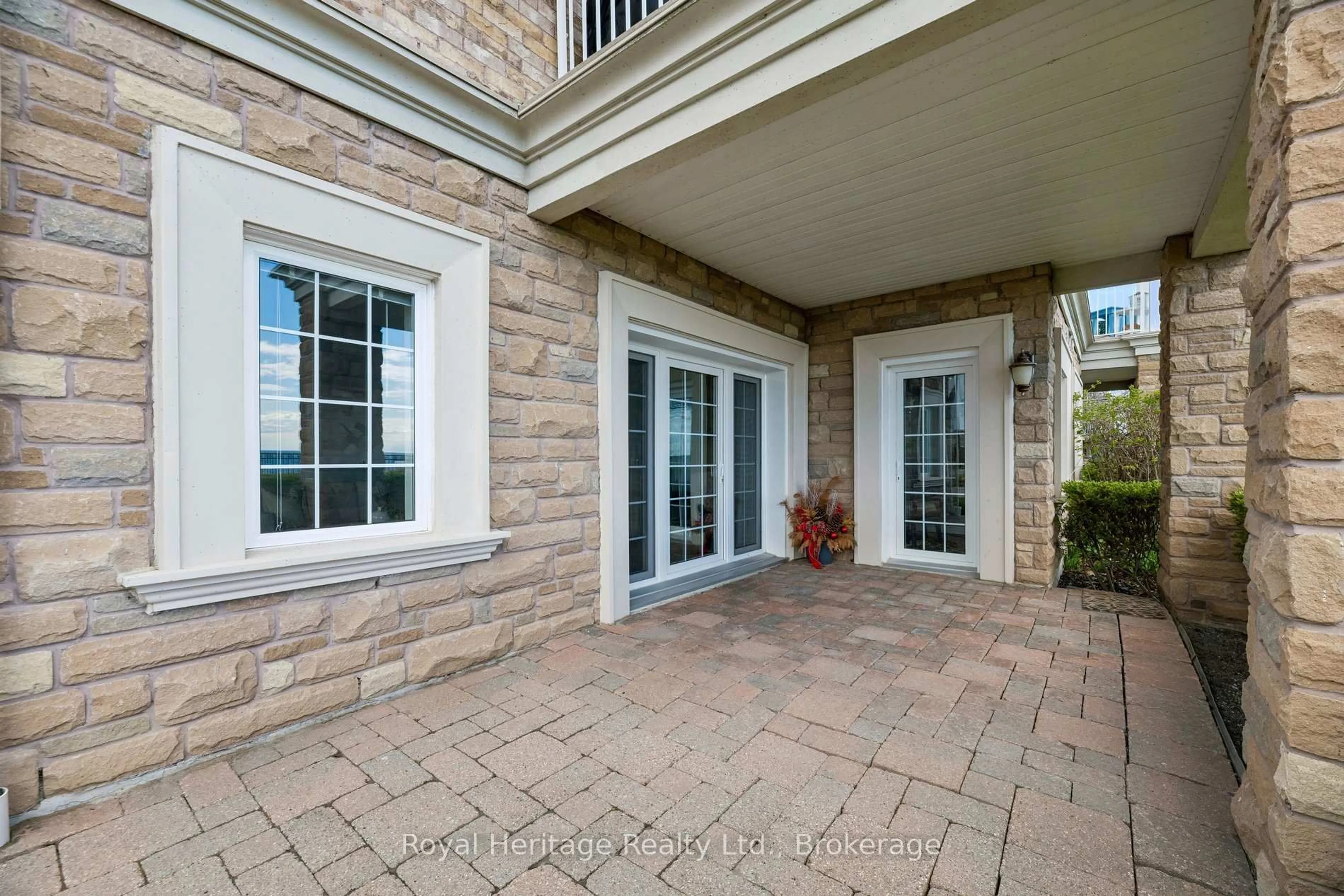 Patio, unknown for 385 Lakebreeze Dr #101, Clarington Ontario L1B 1P5