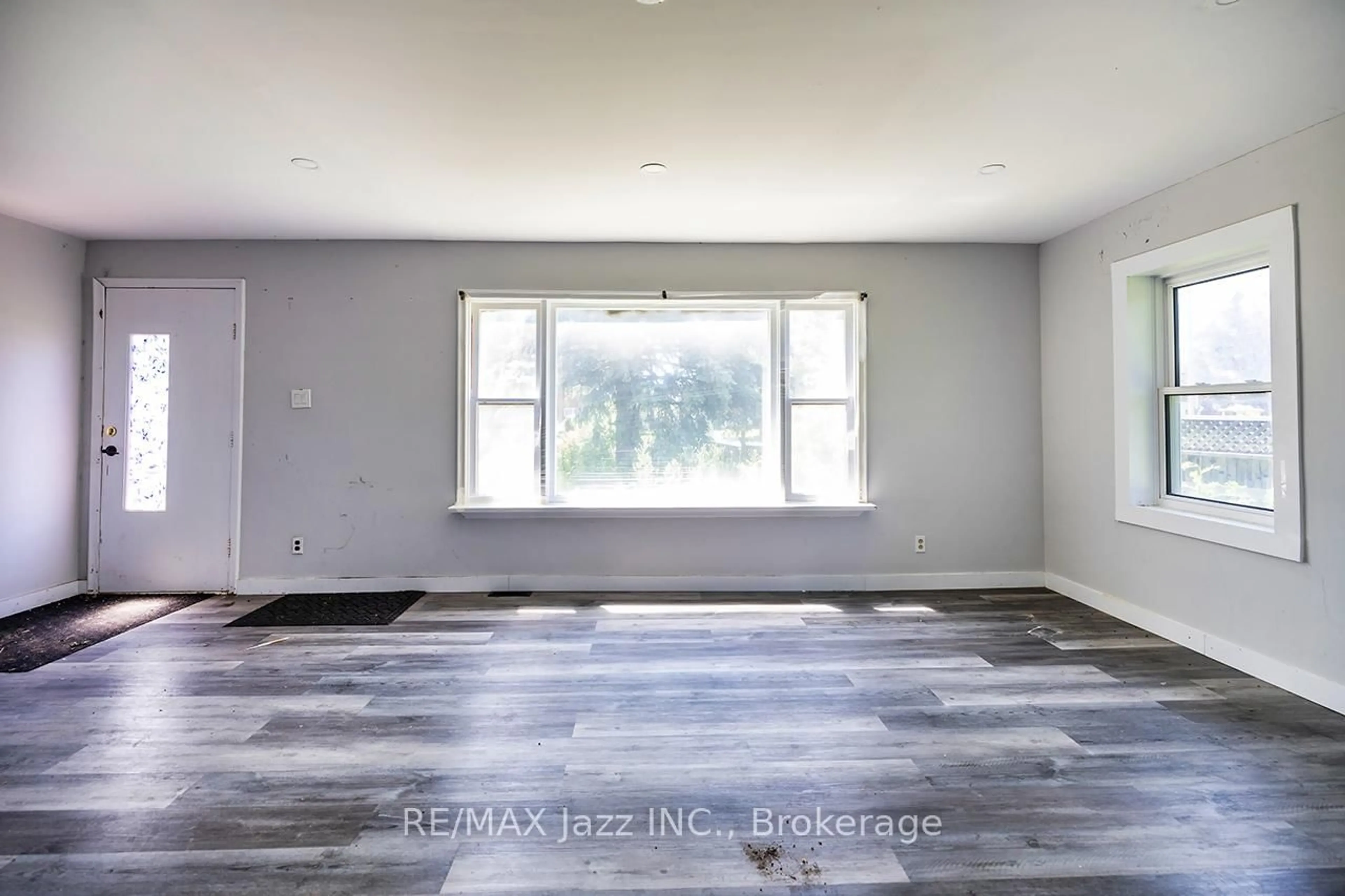 A pic of a room for 2216 Highway 2, Clarington Ontario L1C 6C3