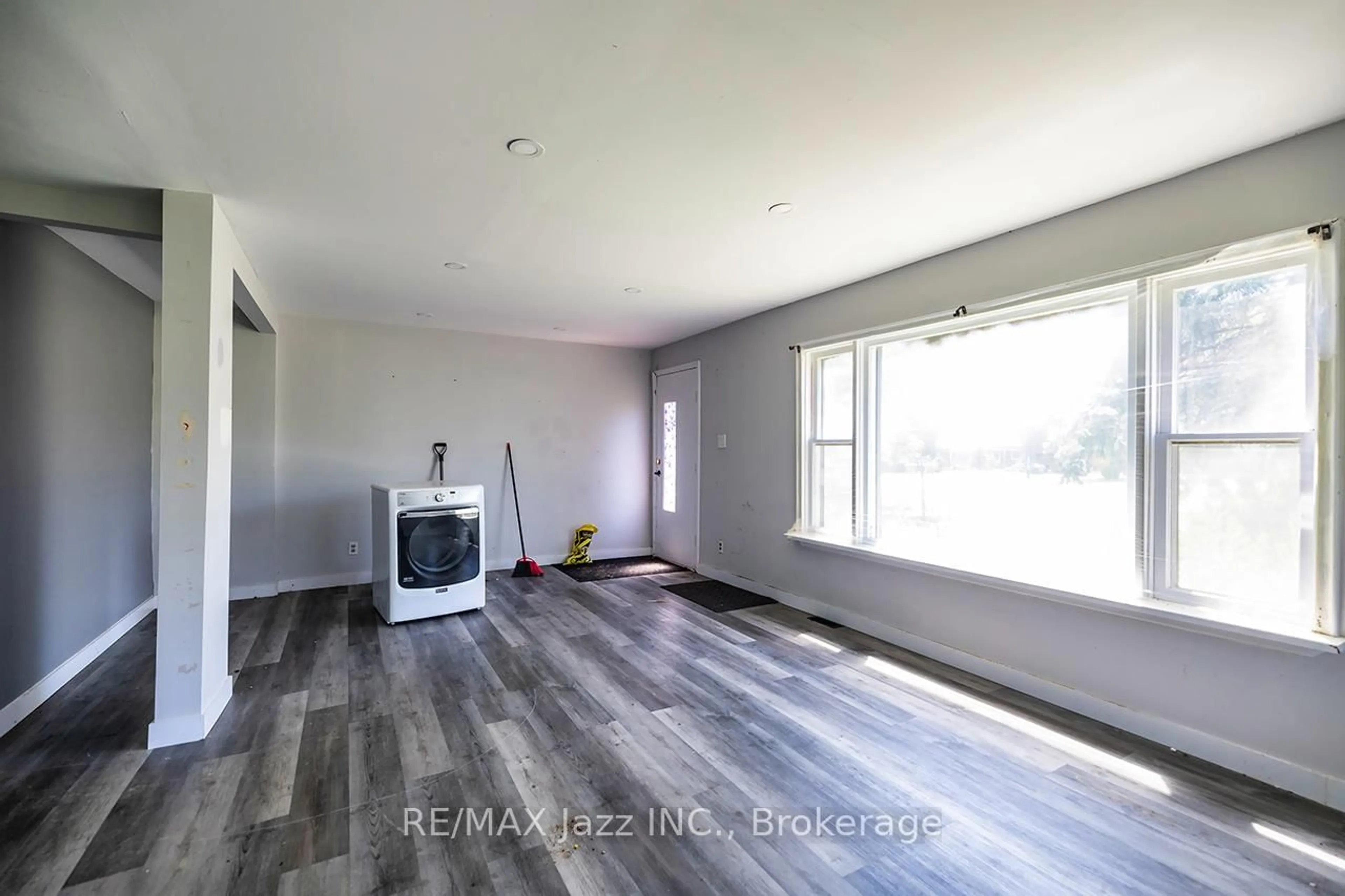 A pic of a room for 2216 Highway 2, Clarington Ontario L1C 6C3