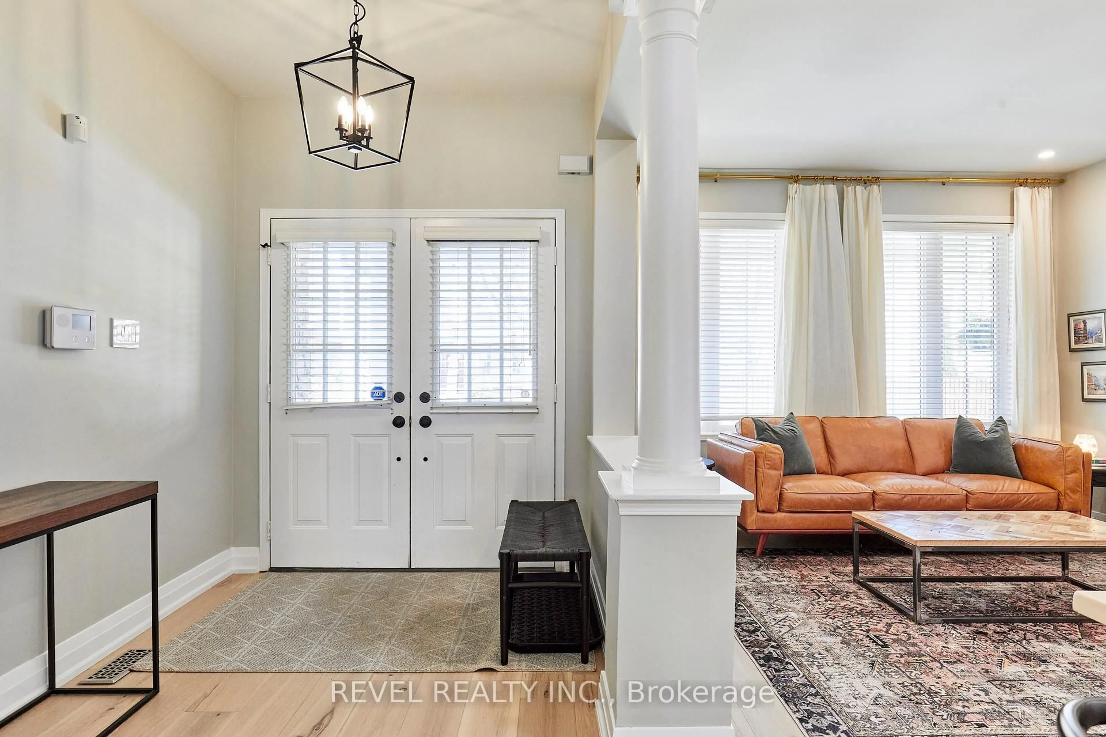 Indoor entryway for 21 Parish Ave, Ajax Ontario L1Z 1N2