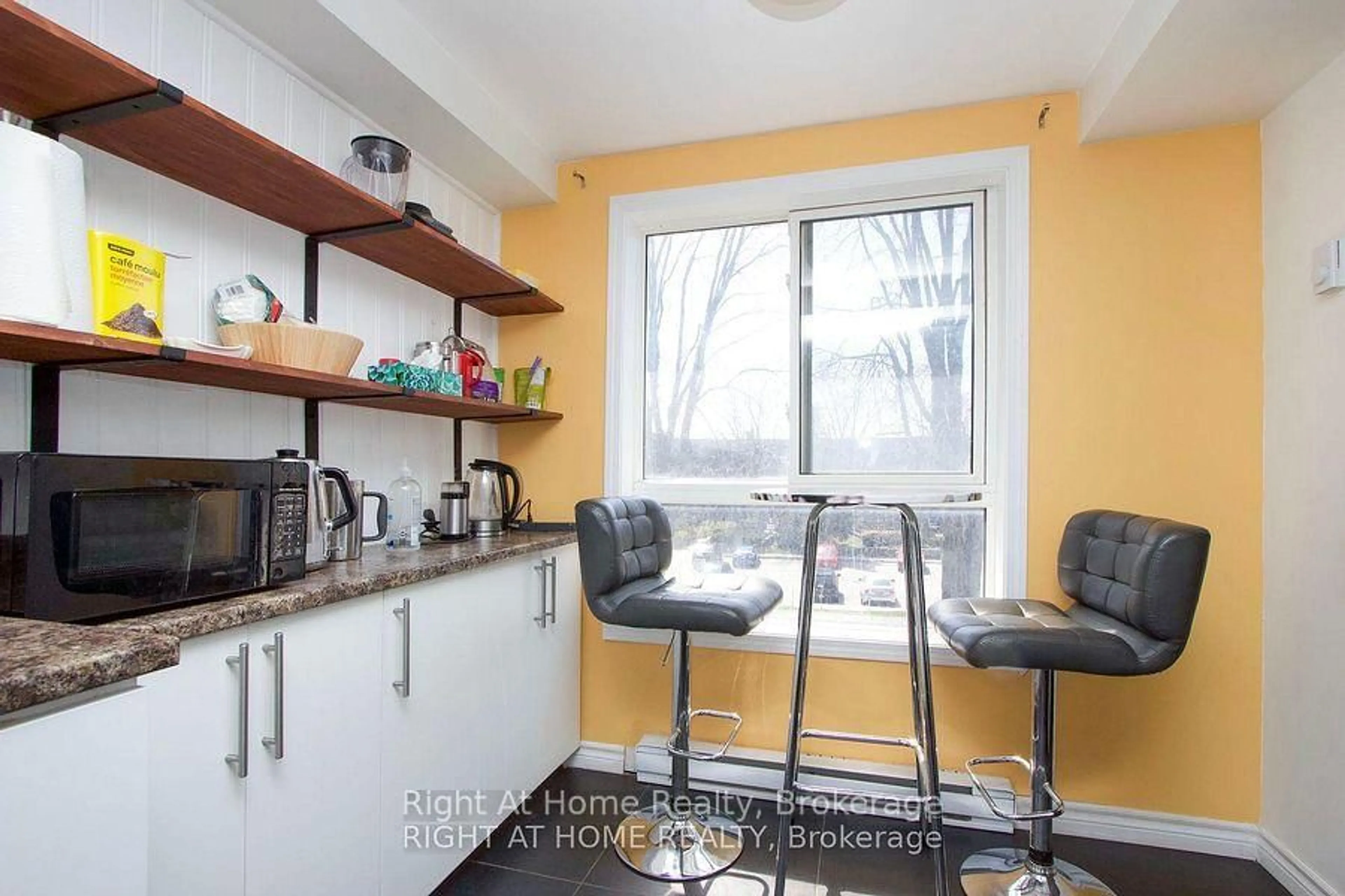 Standard kitchen, wood/laminate floor for 53 Taunton Rd #79, Oshawa Ontario L1G 3T6