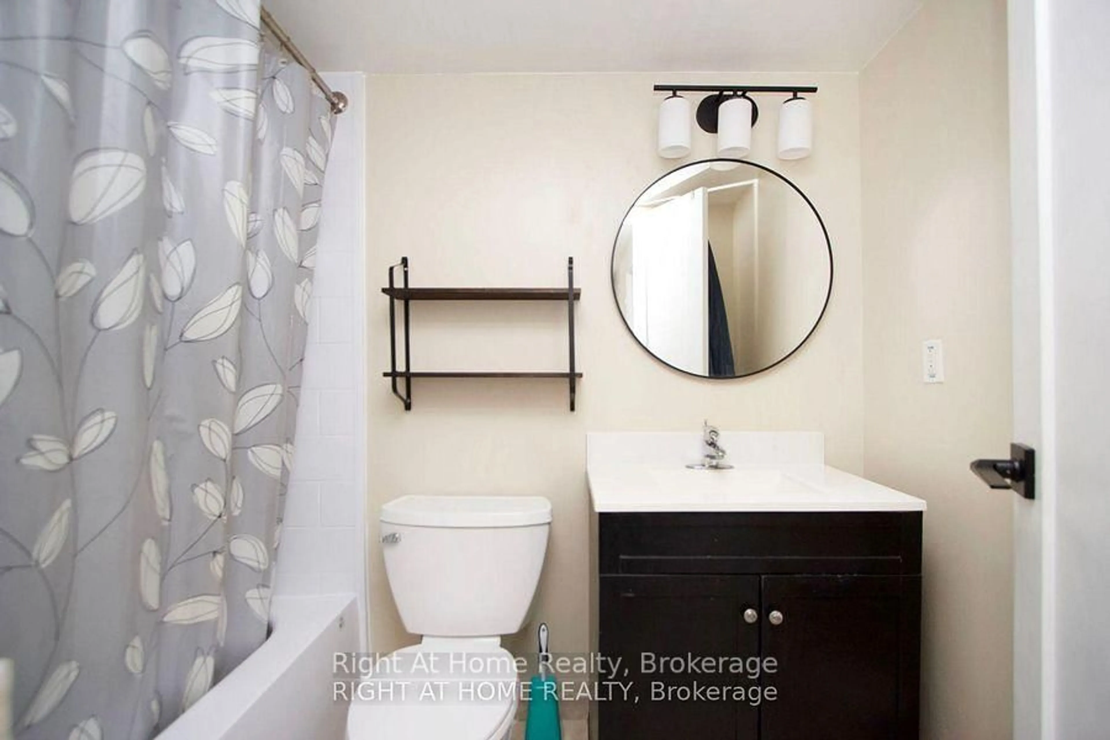 Standard bathroom, ceramic/tile floor for 53 Taunton Rd #79, Oshawa Ontario L1G 3T6