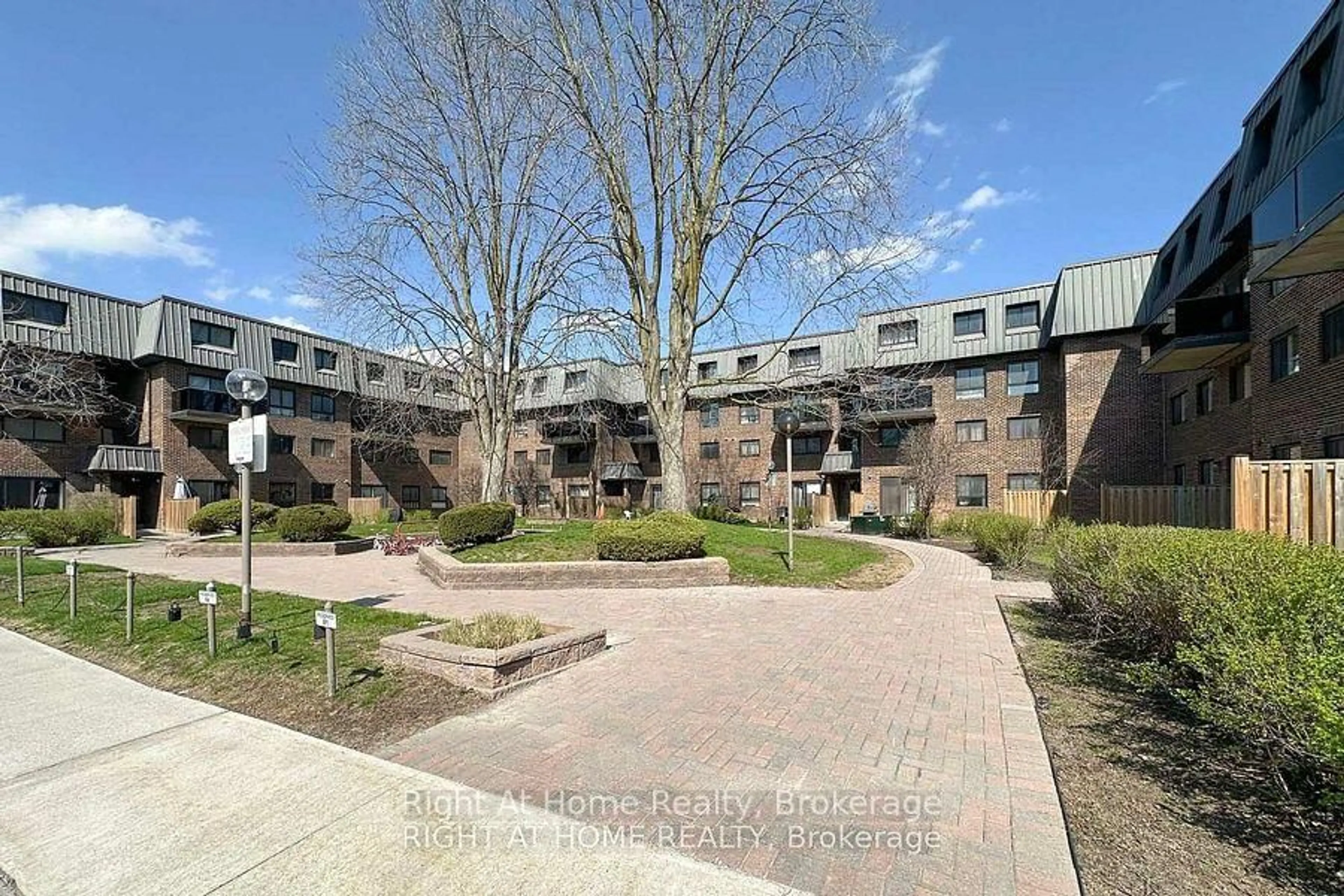 A pic from outside/outdoor area/front of a property/back of a property/a pic from drone, building for 53 Taunton Rd #79, Oshawa Ontario L1G 3T6