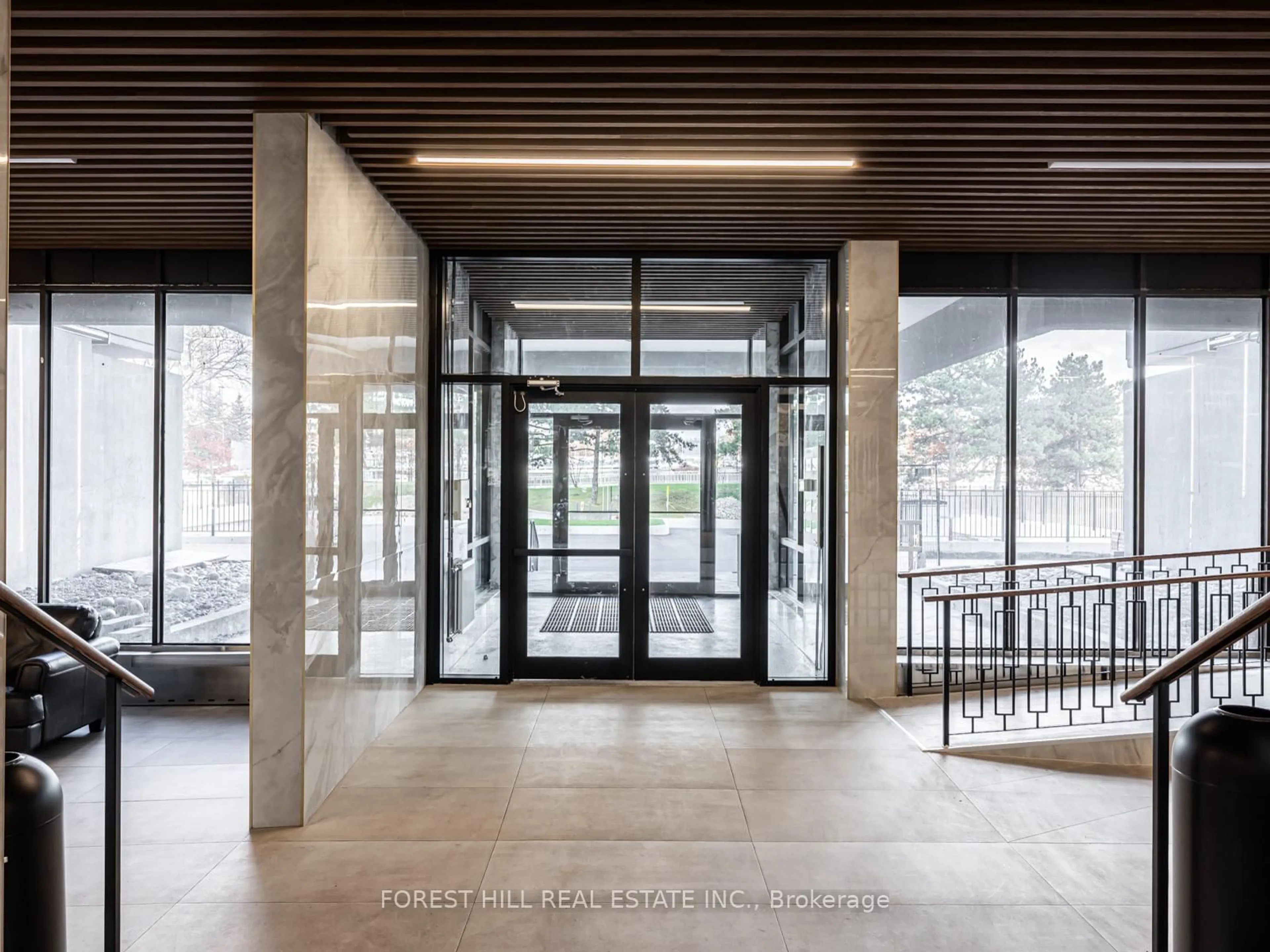 Indoor foyer for 4101 Sheppard Ave #1104, Toronto Ontario M1S 3H3