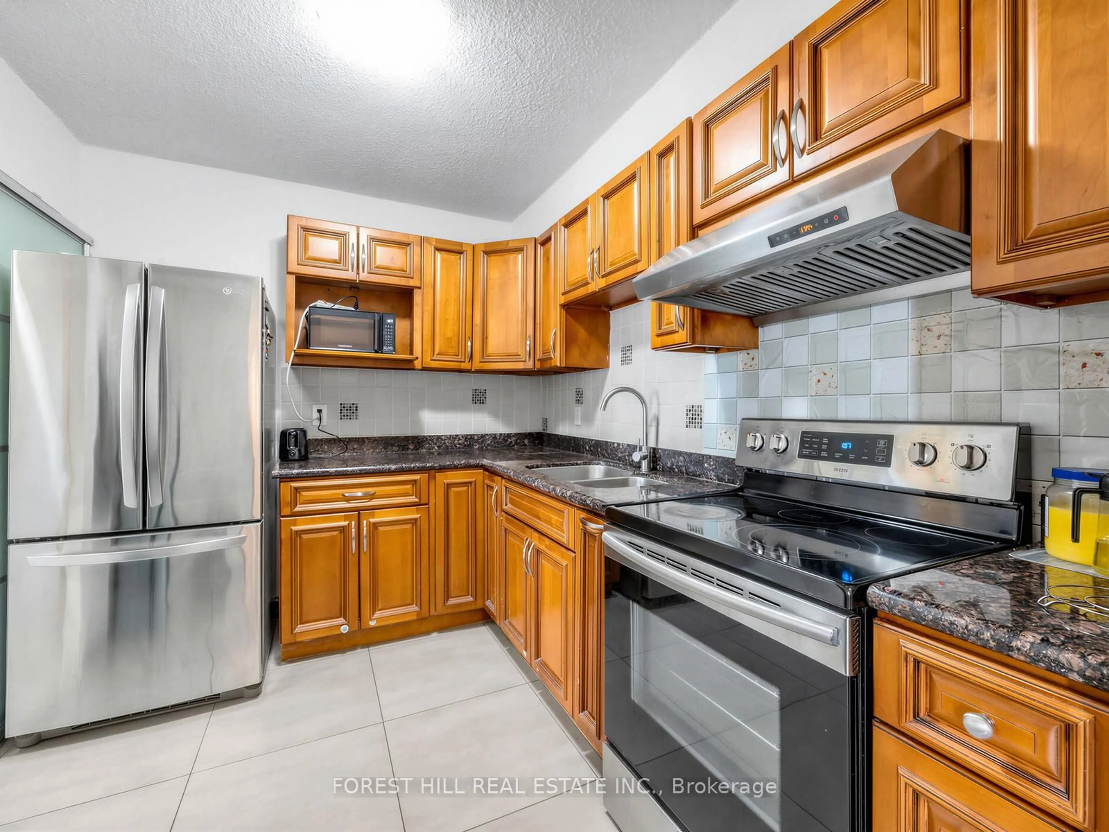 Standard kitchen, ceramic/tile floor for 4101 Sheppard Ave #1104, Toronto Ontario M1S 3H3