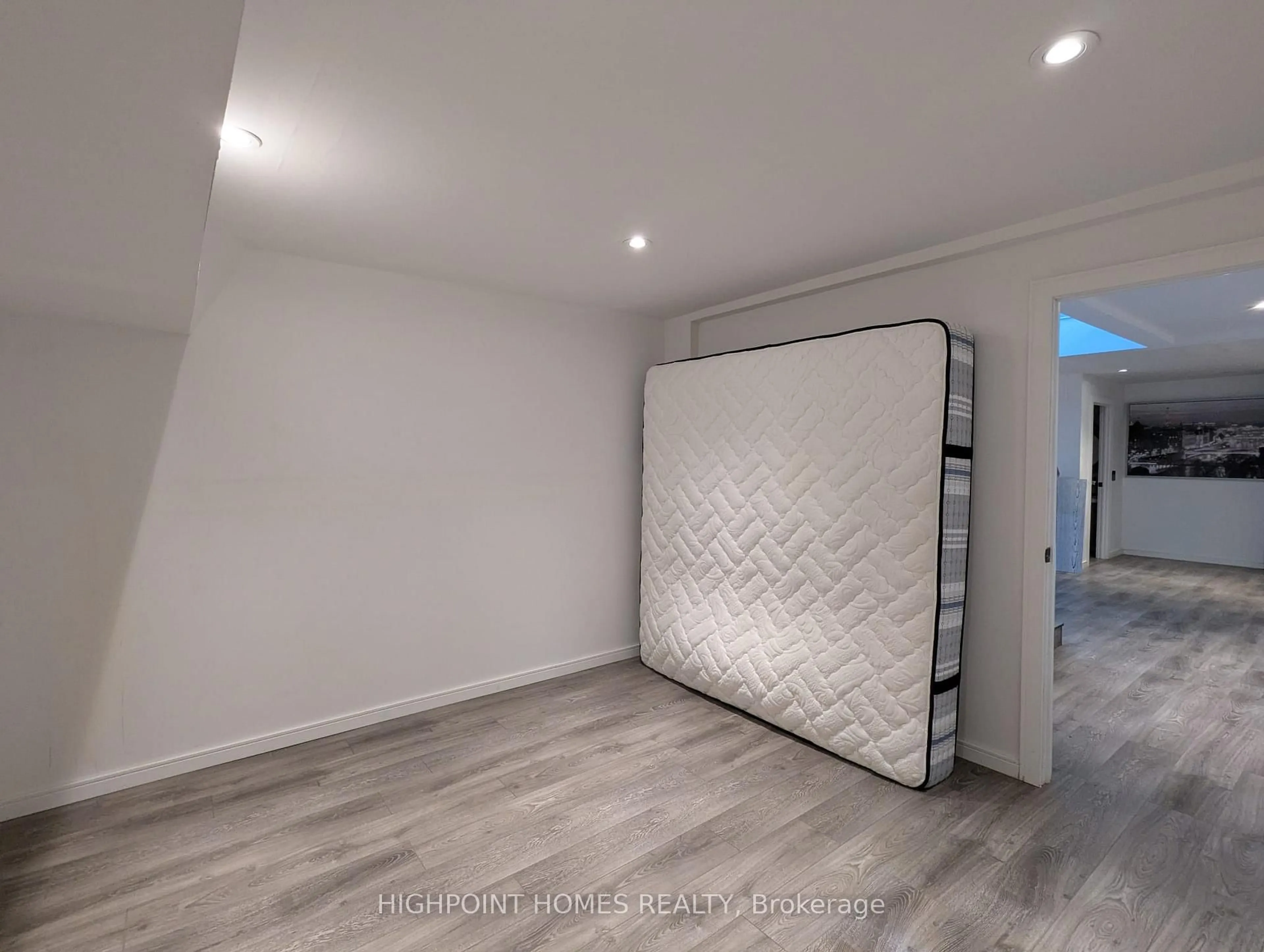 A pic of a room for 5010 Barber St, Pickering Ontario L1Y 1B4