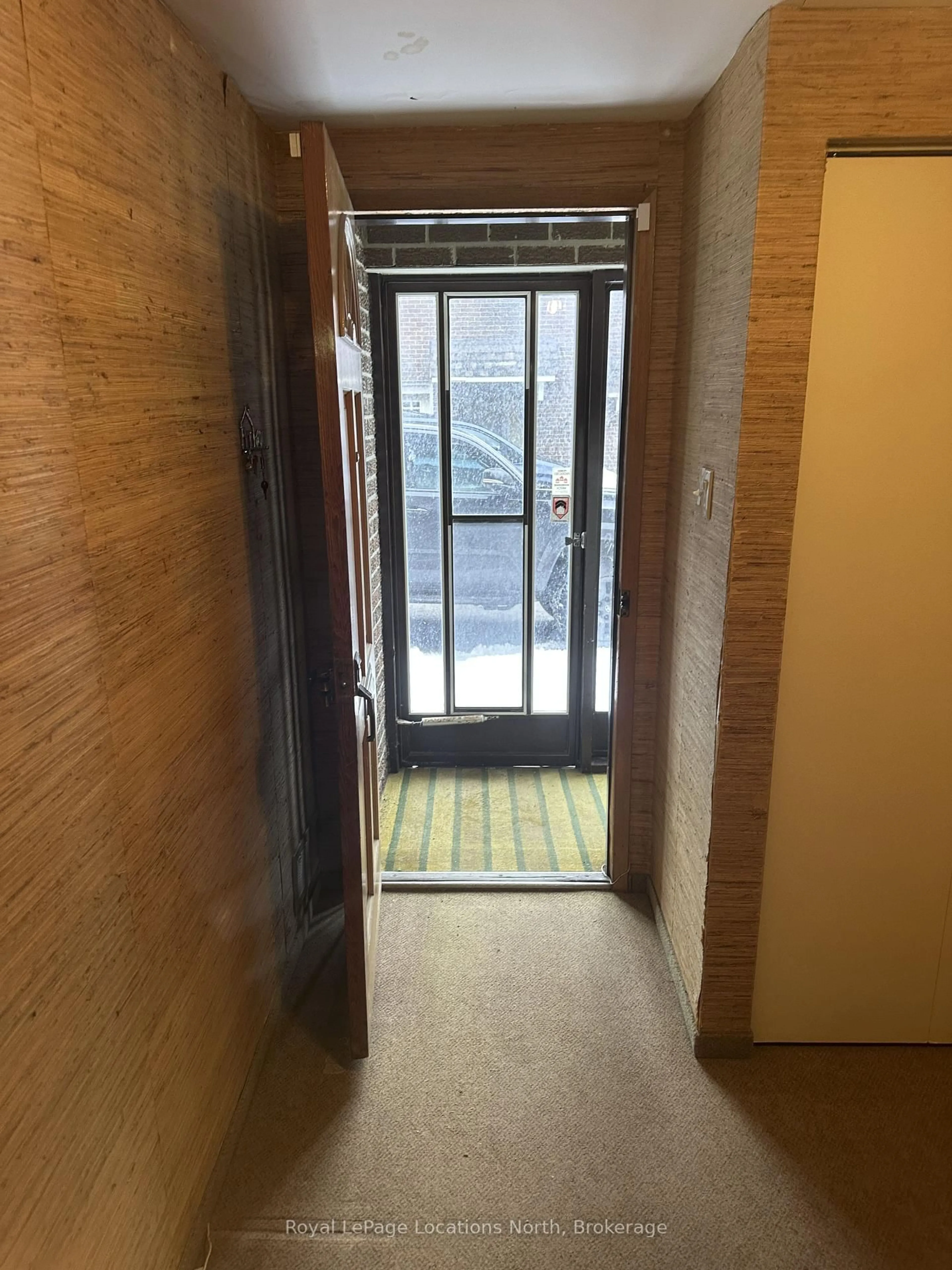 Indoor foyer for 431 Military Tr #4, Toronto Ontario M1E 4E8