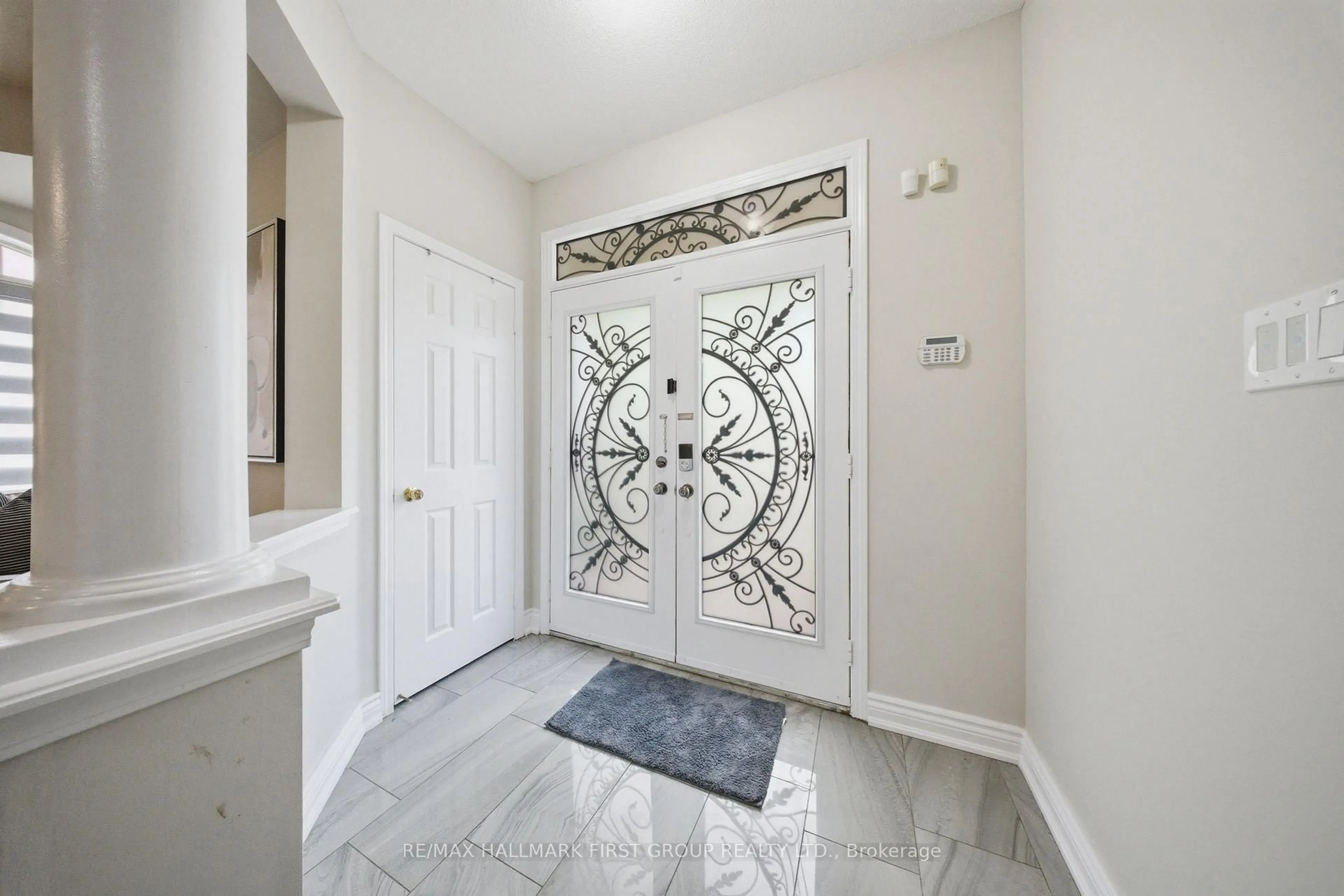 Indoor entryway for 22 Cragg Cres, Ajax Ontario L1T 0E4