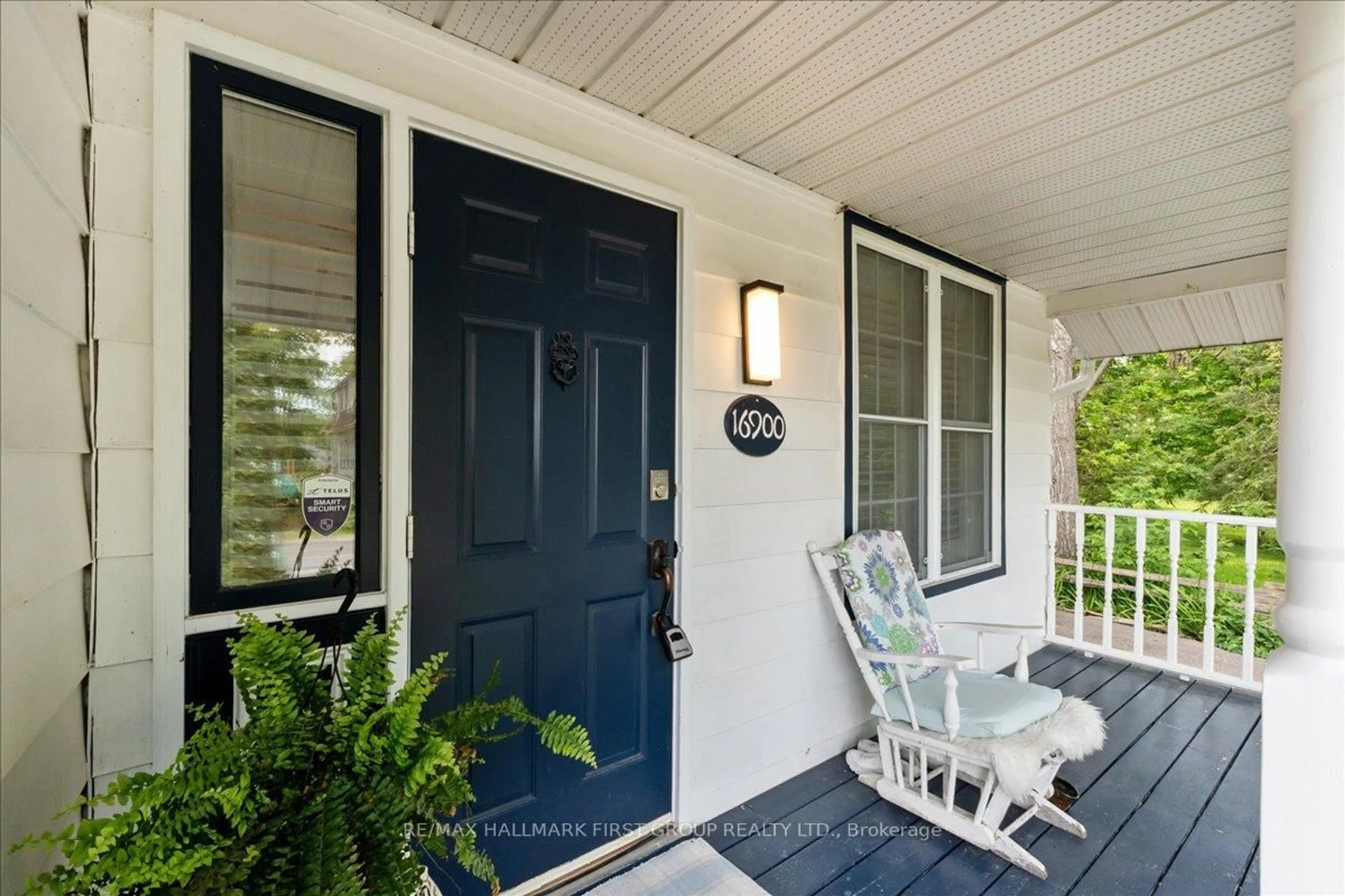 Indoor entryway for 16900 Nestleton Rd, Scugog Ontario L0B 1L0