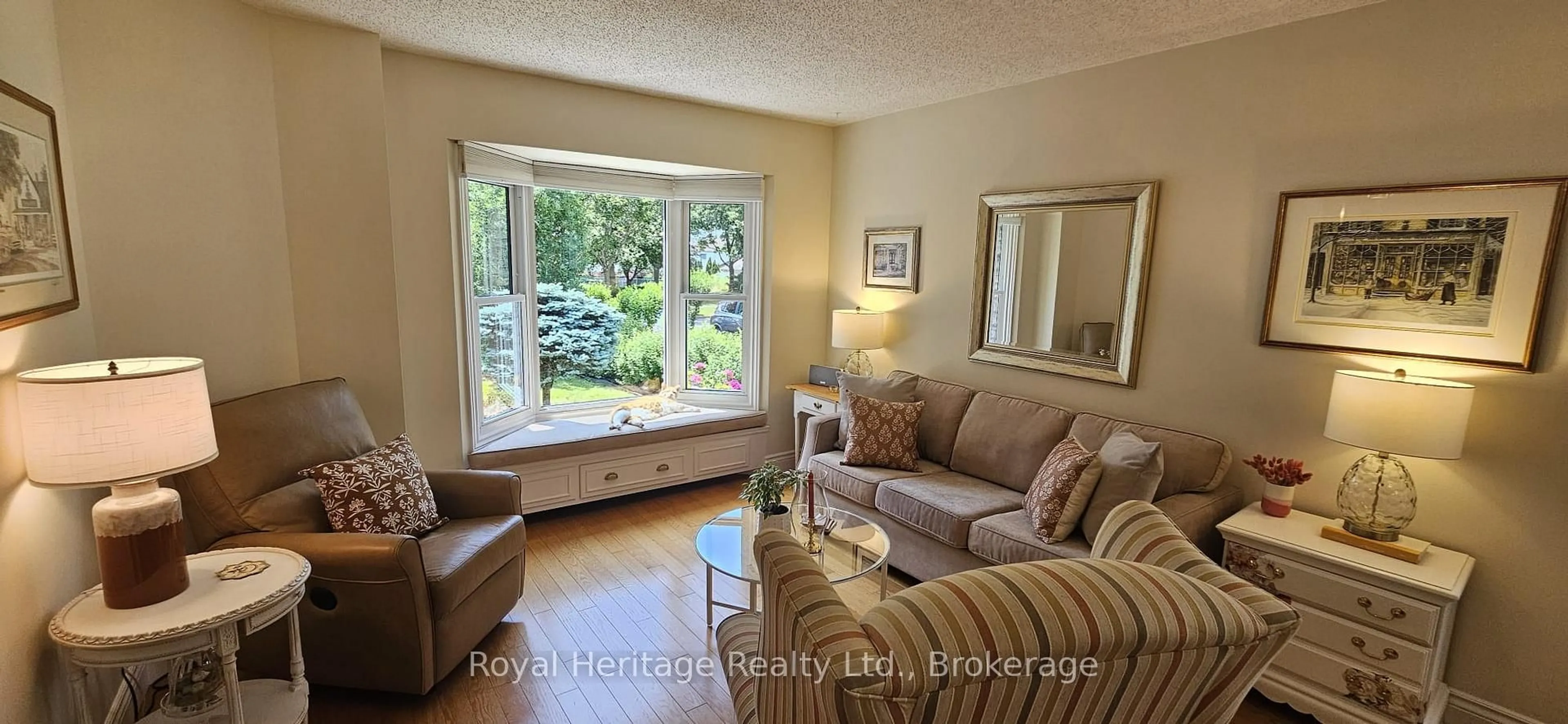 Living room with furniture, wood/laminate floor for 212 Andrew St, Clarington Ontario L1B 1J9