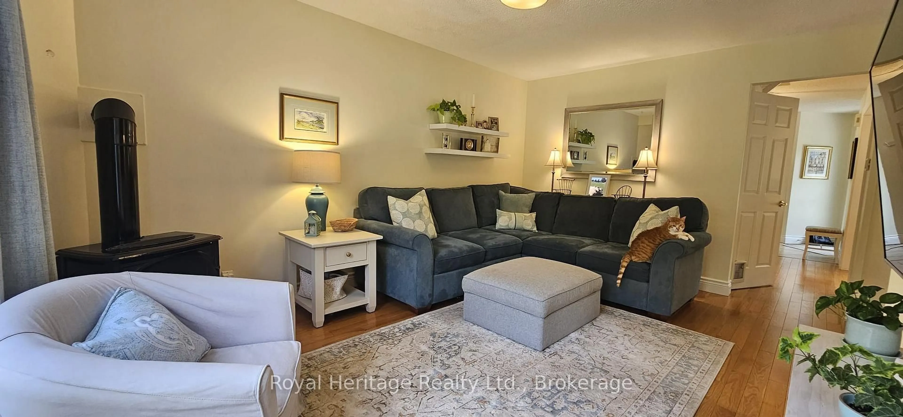 Living room with furniture, wood/laminate floor for 212 Andrew St, Clarington Ontario L1B 1J9