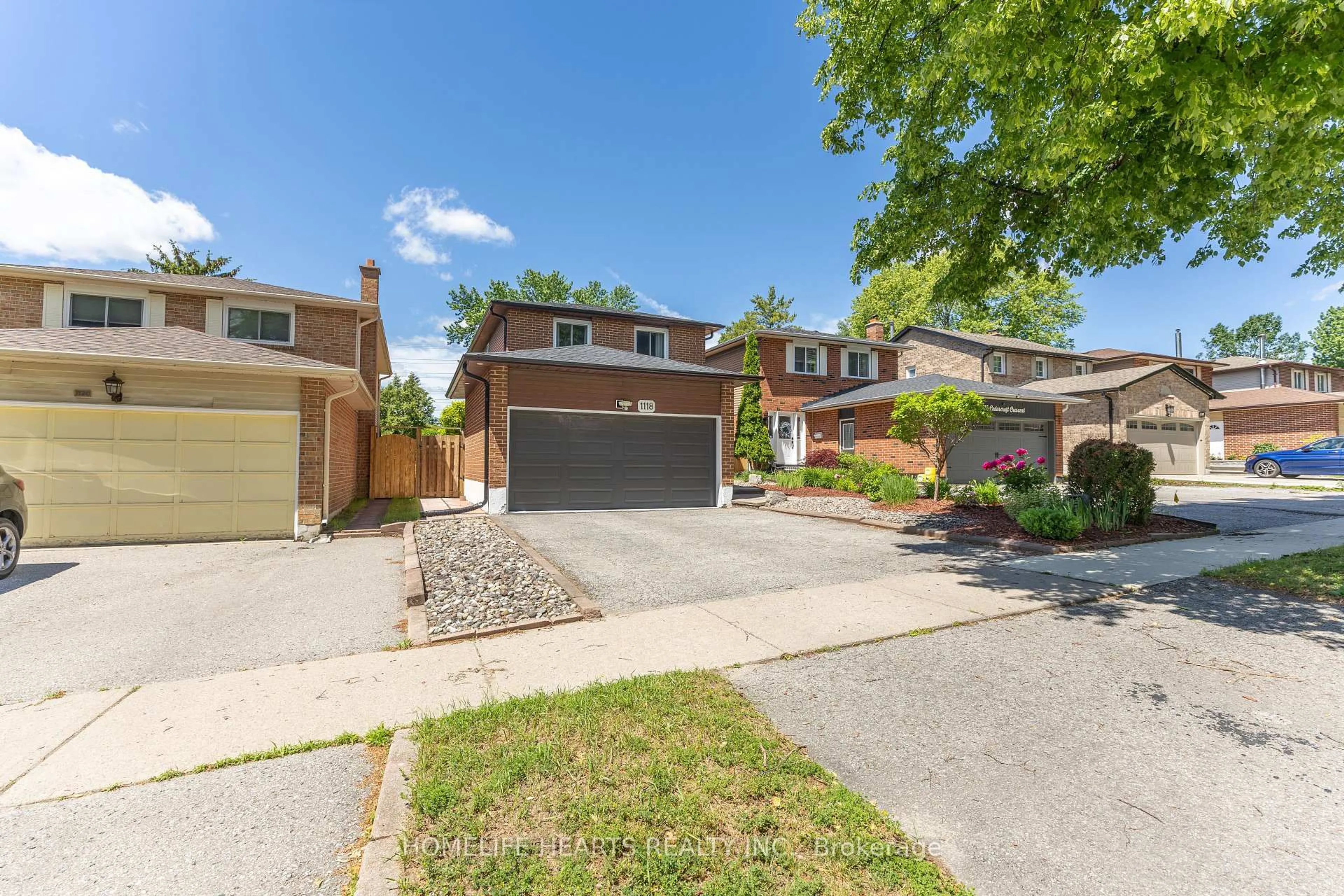 A pic from outside/outdoor area/front of a property/back of a property/a pic from drone, street for 1118 Cedarcroft Cres, Pickering Ontario L1X 1R5