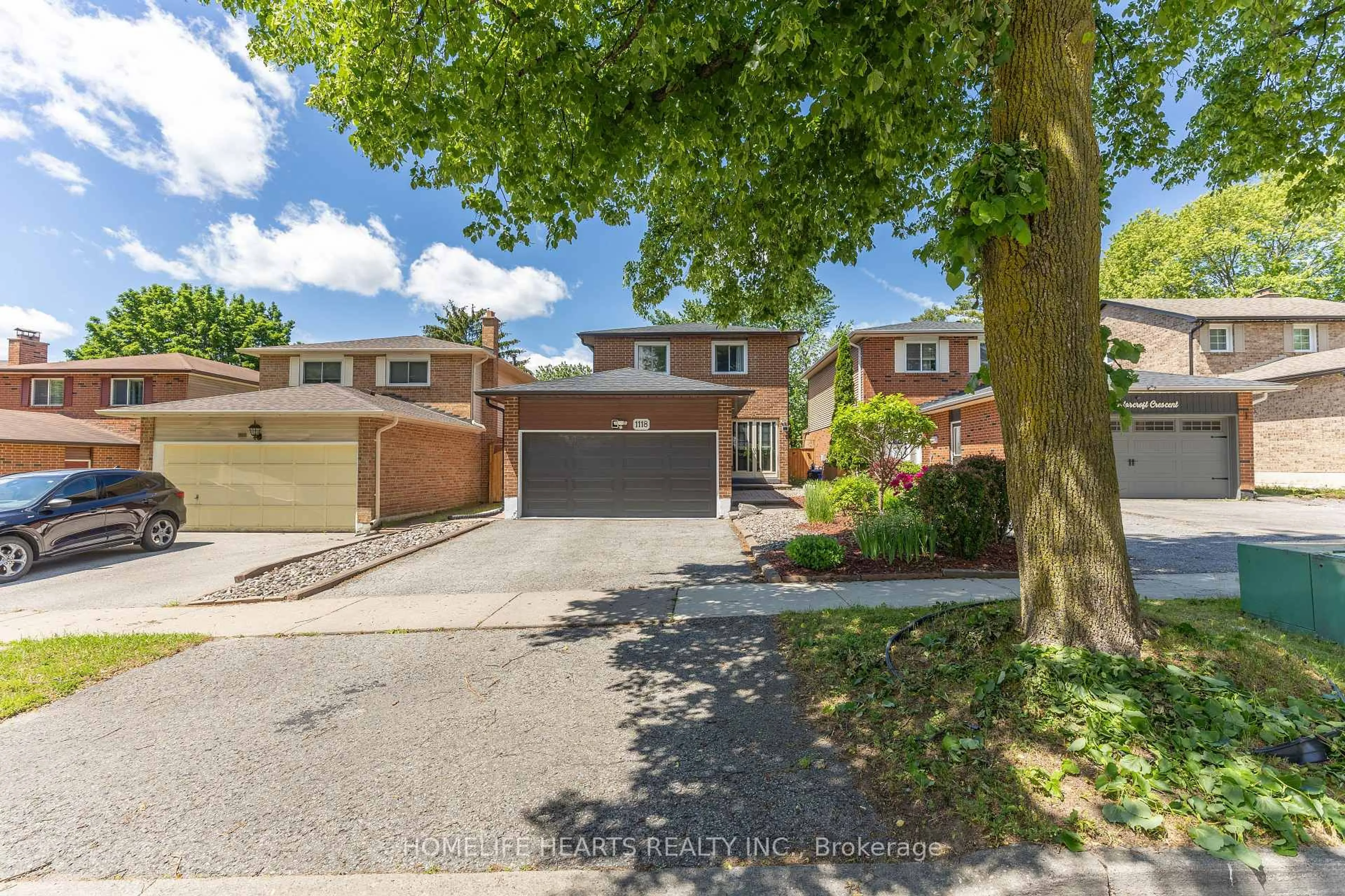A pic from outside/outdoor area/front of a property/back of a property/a pic from drone, street for 1118 Cedarcroft Cres, Pickering Ontario L1X 1R5