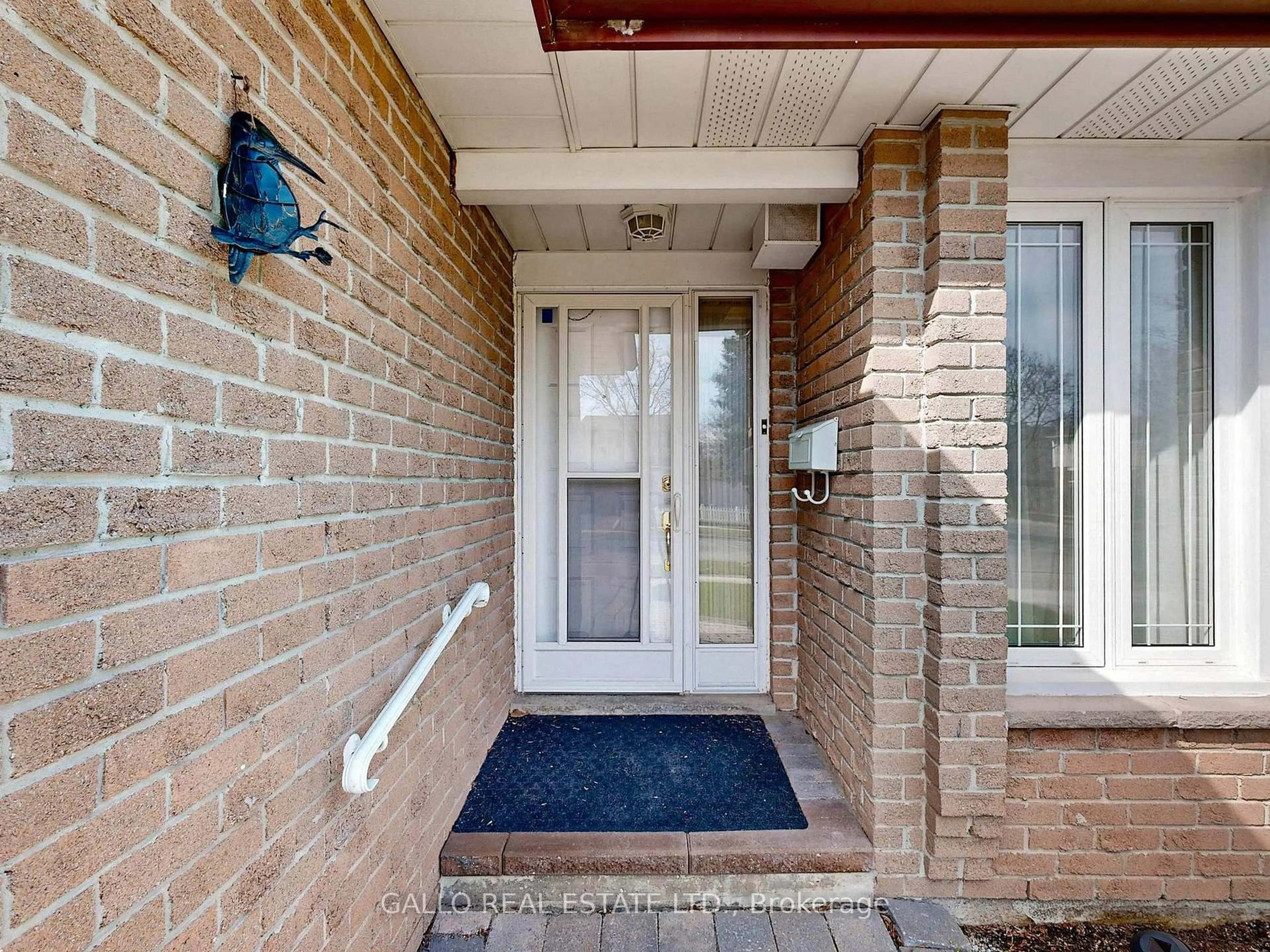 Indoor entryway for 155 Goldhawk Tr, Toronto Ontario M1V 1X1