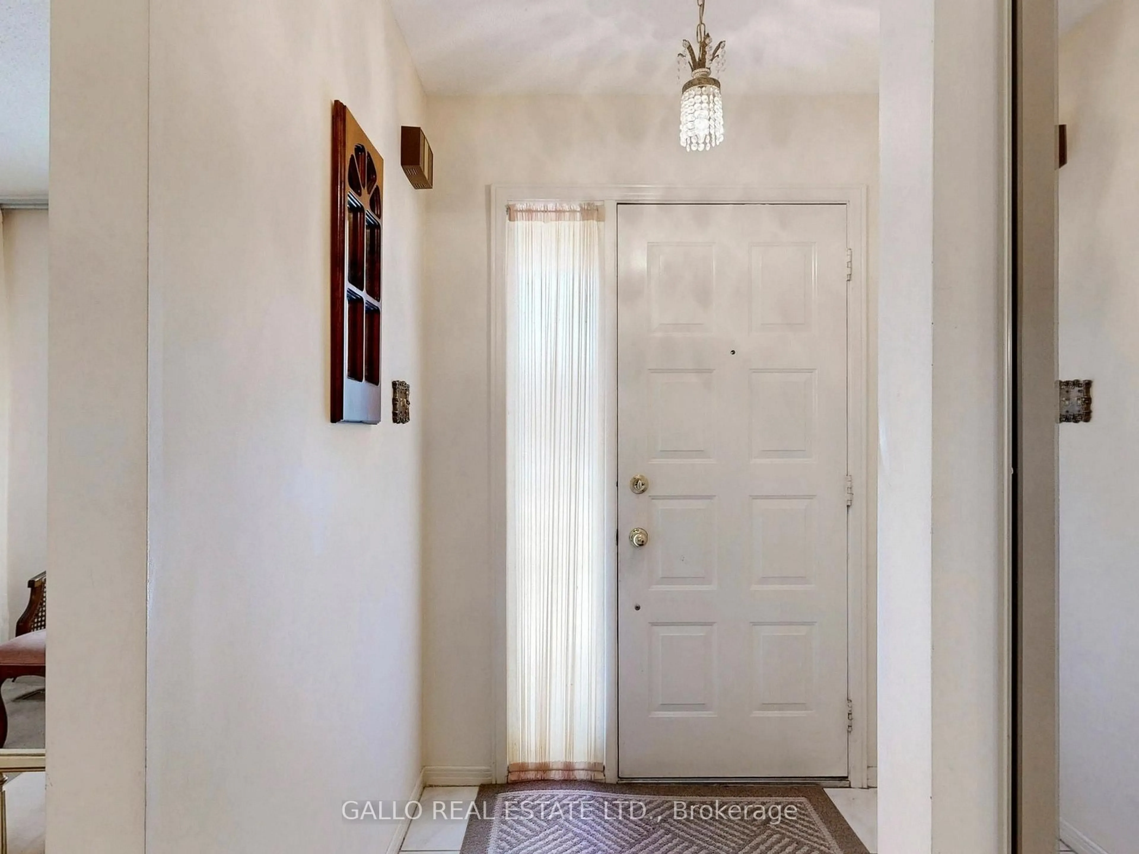 Indoor entryway for 155 Goldhawk Tr, Toronto Ontario M1V 1X1