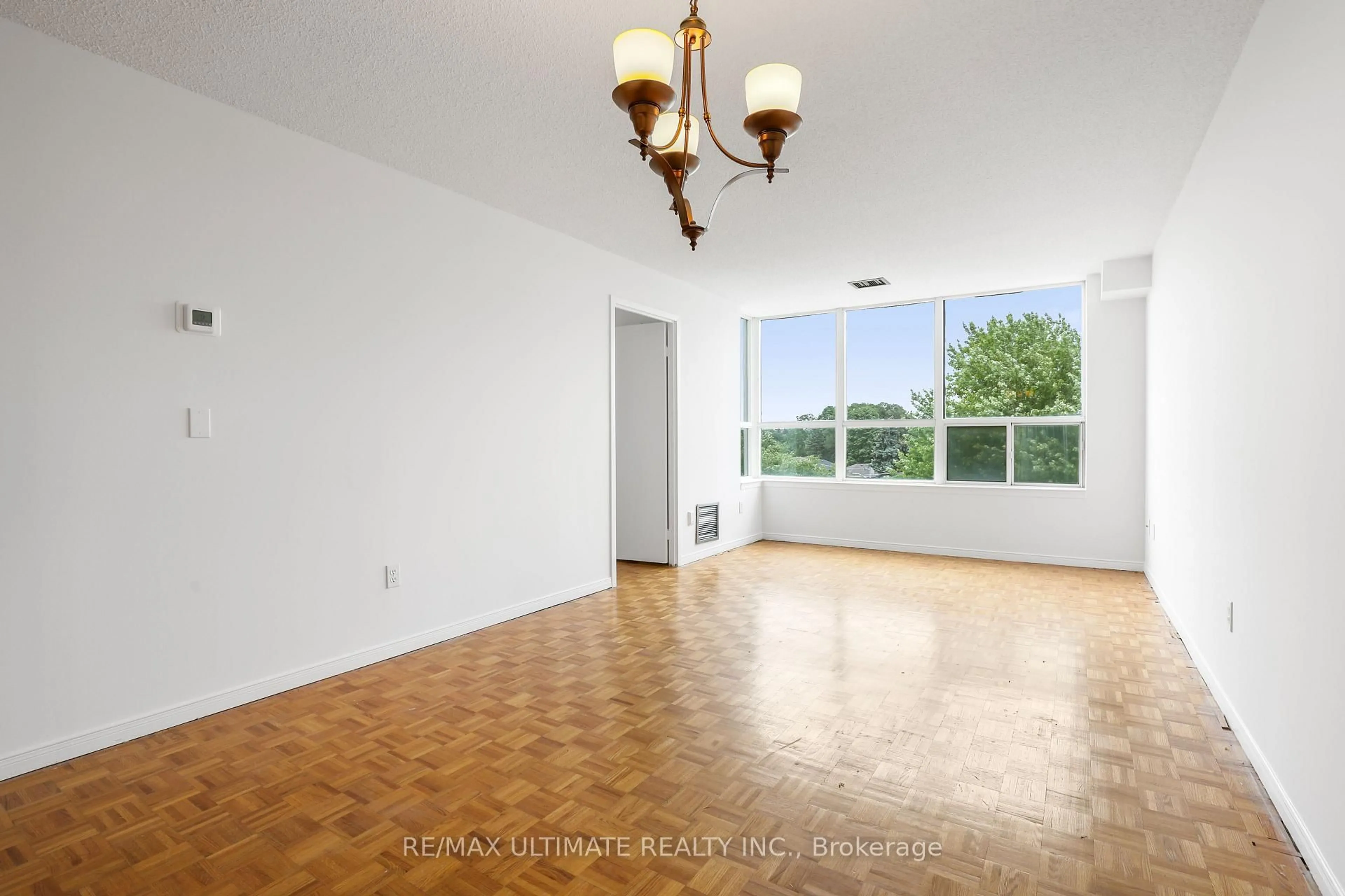 A pic of a room for 955 O'Connor Dr #PH06, Toronto Ontario M4B 2S7