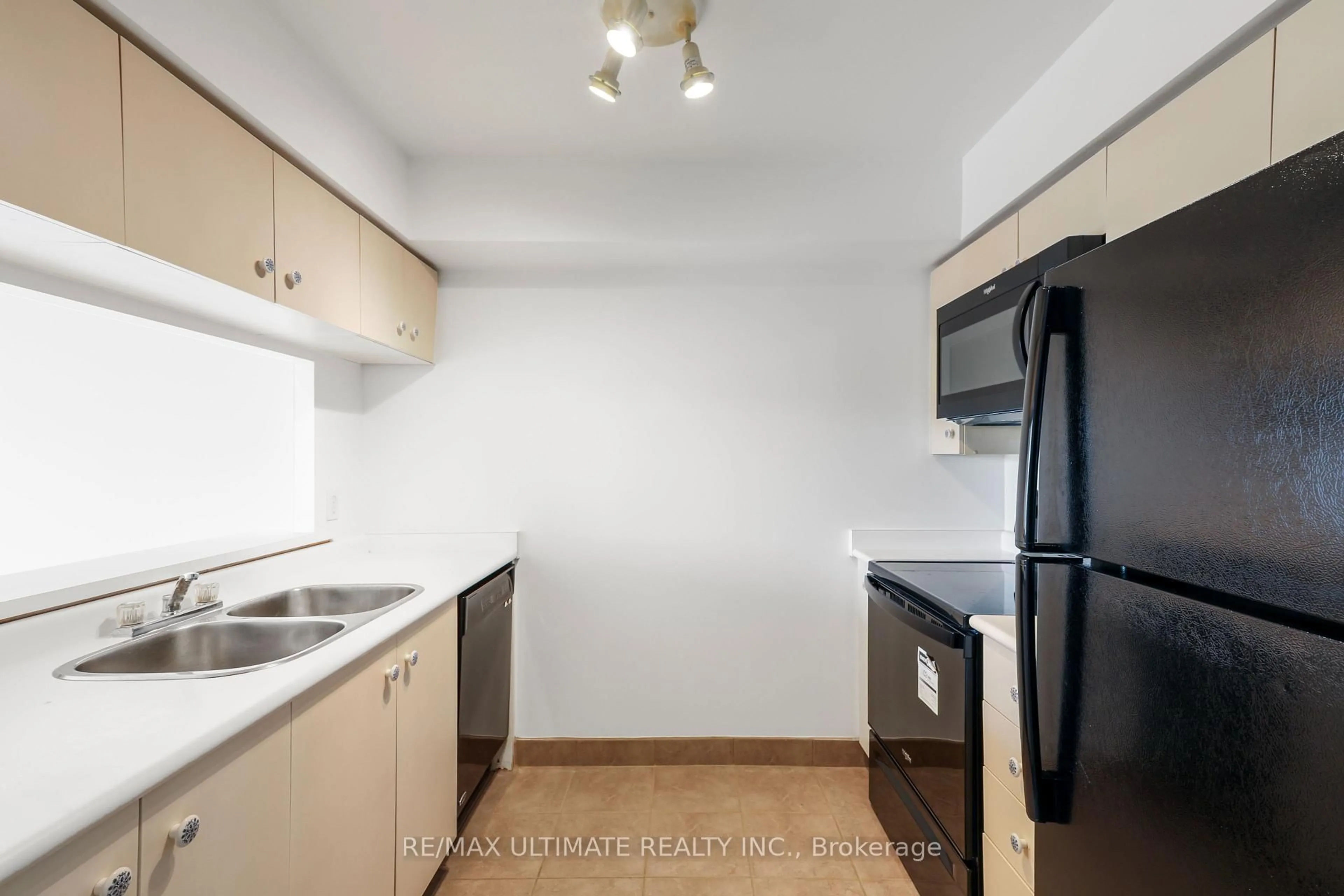 Standard kitchen, unknown for 955 O'Connor Dr #PH06, Toronto Ontario M4B 2S7