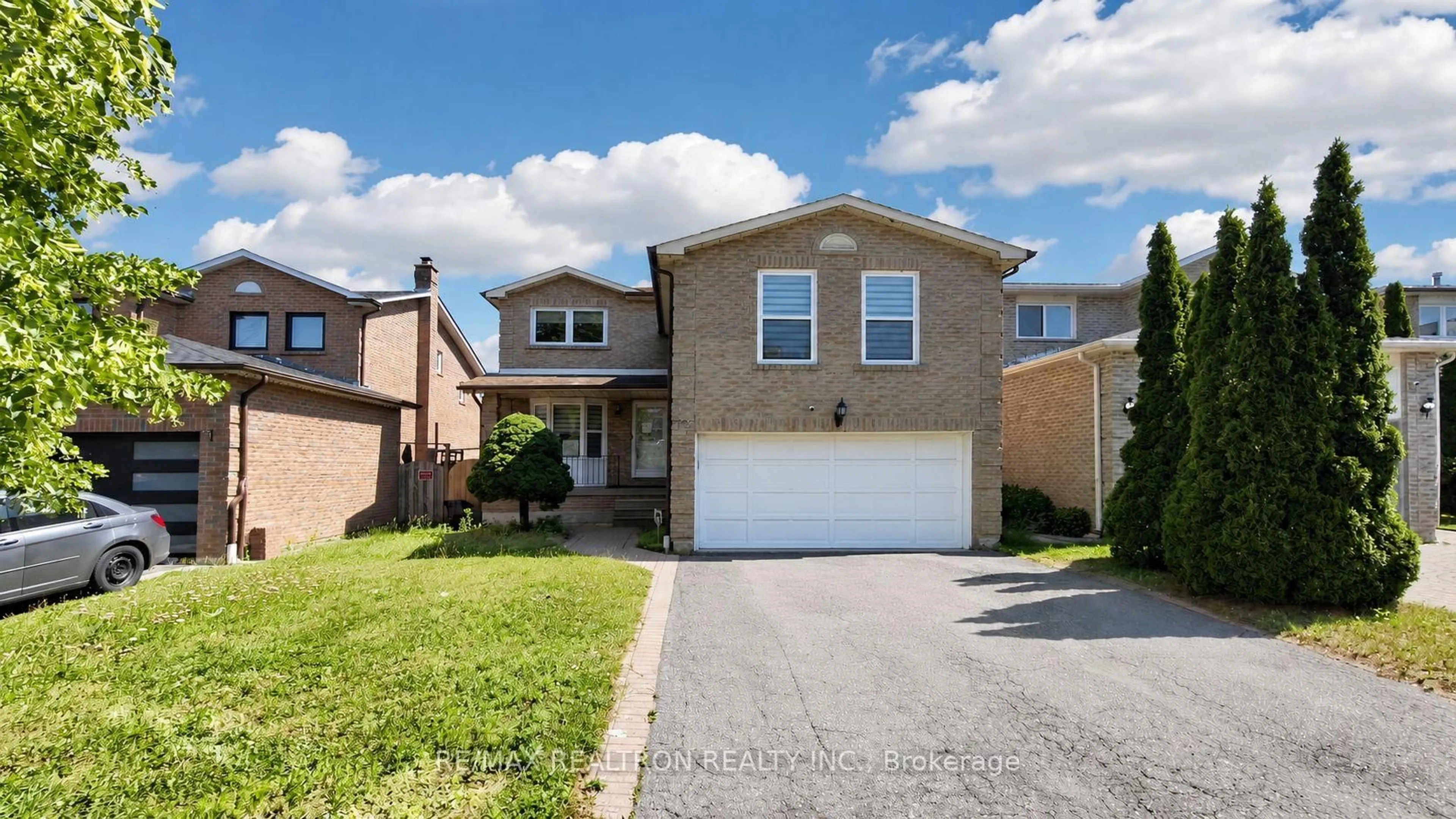 Home with brick exterior material, street for 72 Halfmoon Sq, Toronto Ontario M1C 3V3