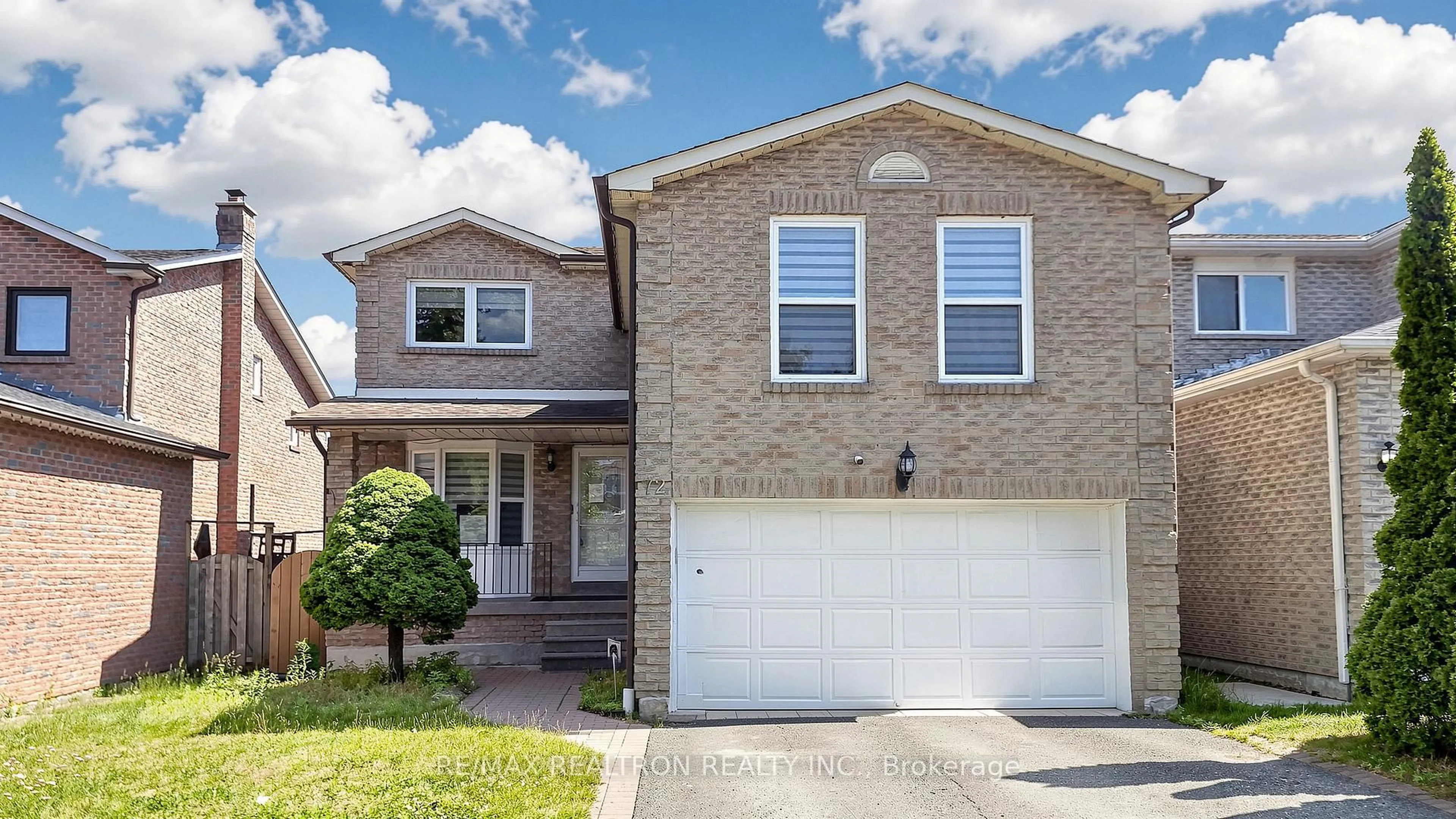 Home with brick exterior material, street for 72 Halfmoon Sq, Toronto Ontario M1C 3V3
