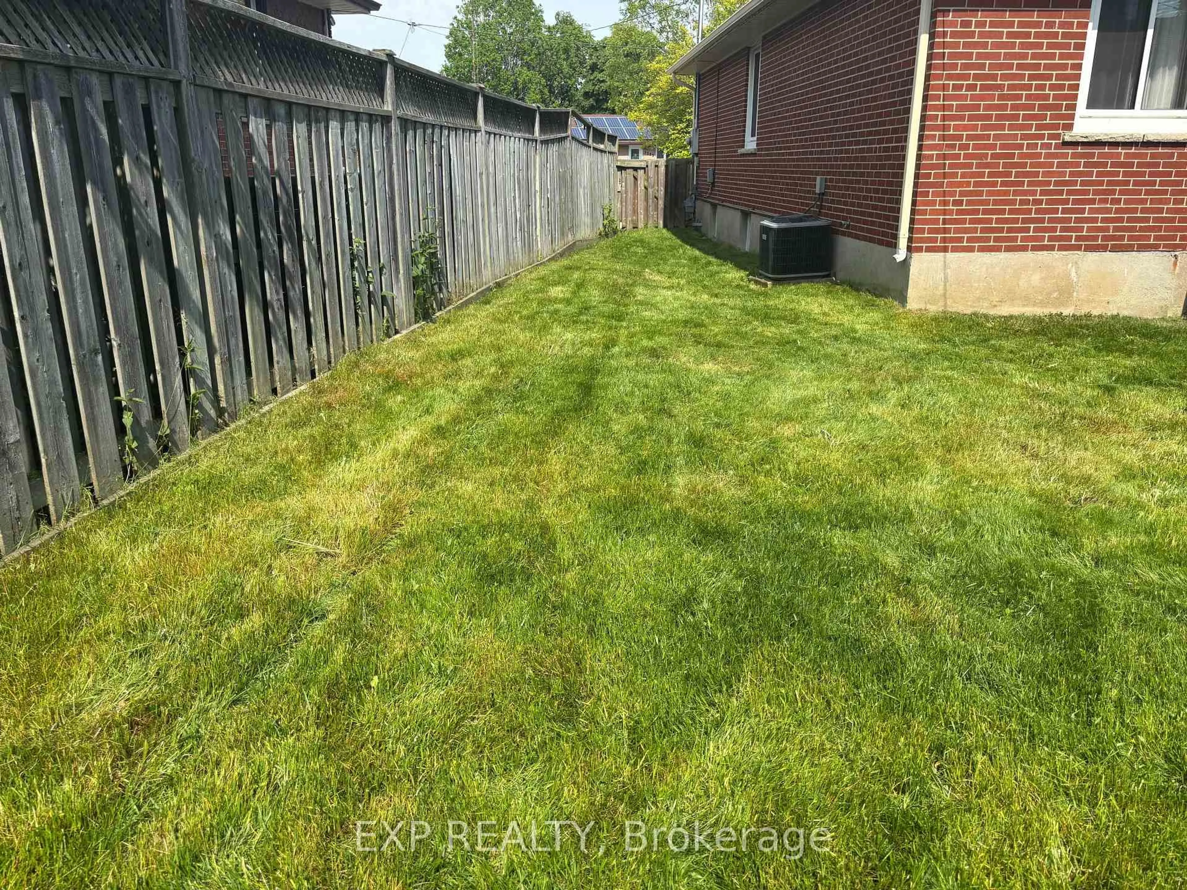 A pic from outside/outdoor area/front of a property/back of a property/a pic from drone, street for 1202 Sun Valley Crt, Oshawa Ontario L1J 3N2
