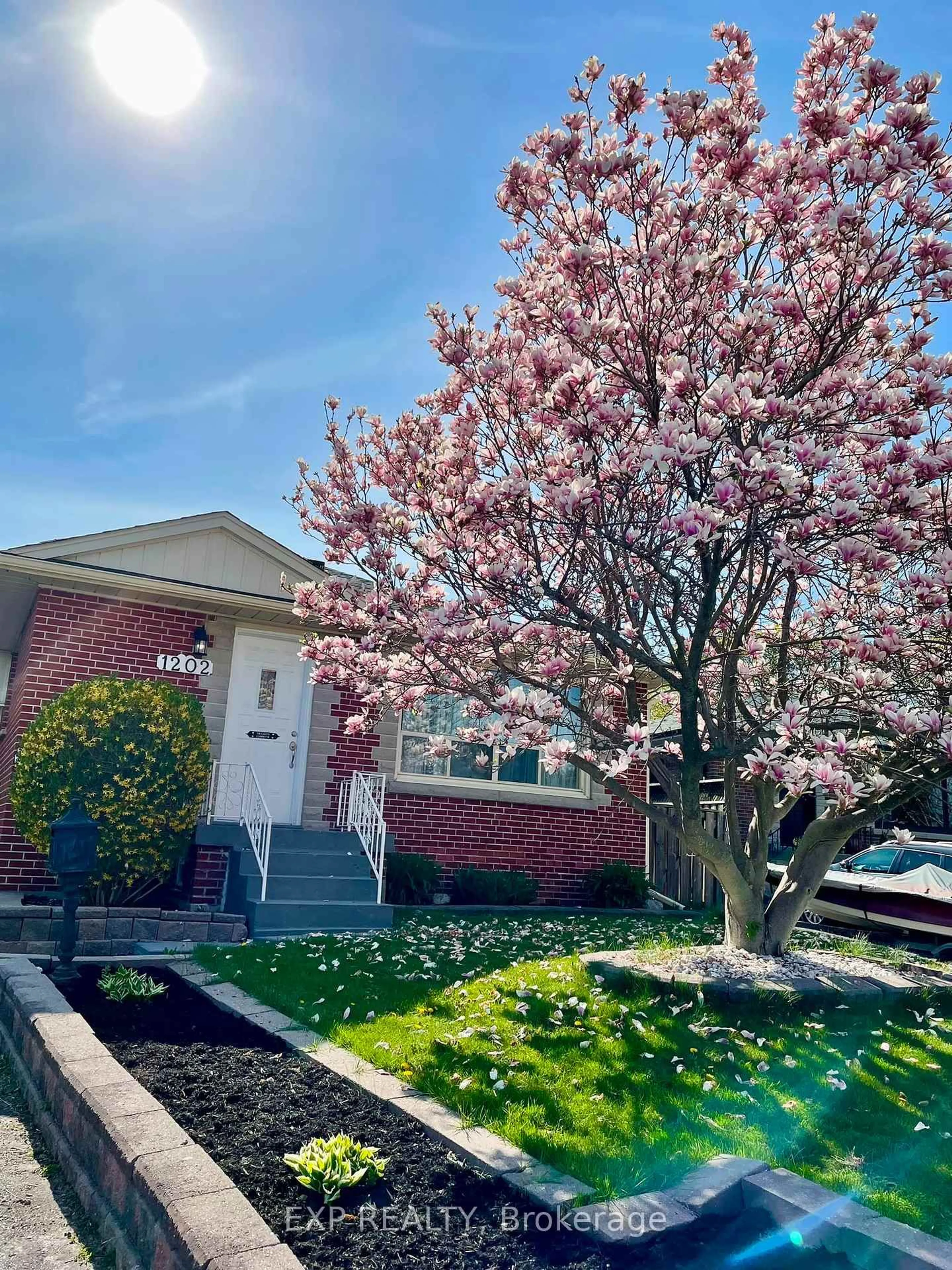 Home with vinyl exterior material, street for 1202 Sun Valley Crt, Oshawa Ontario L1J 3N2
