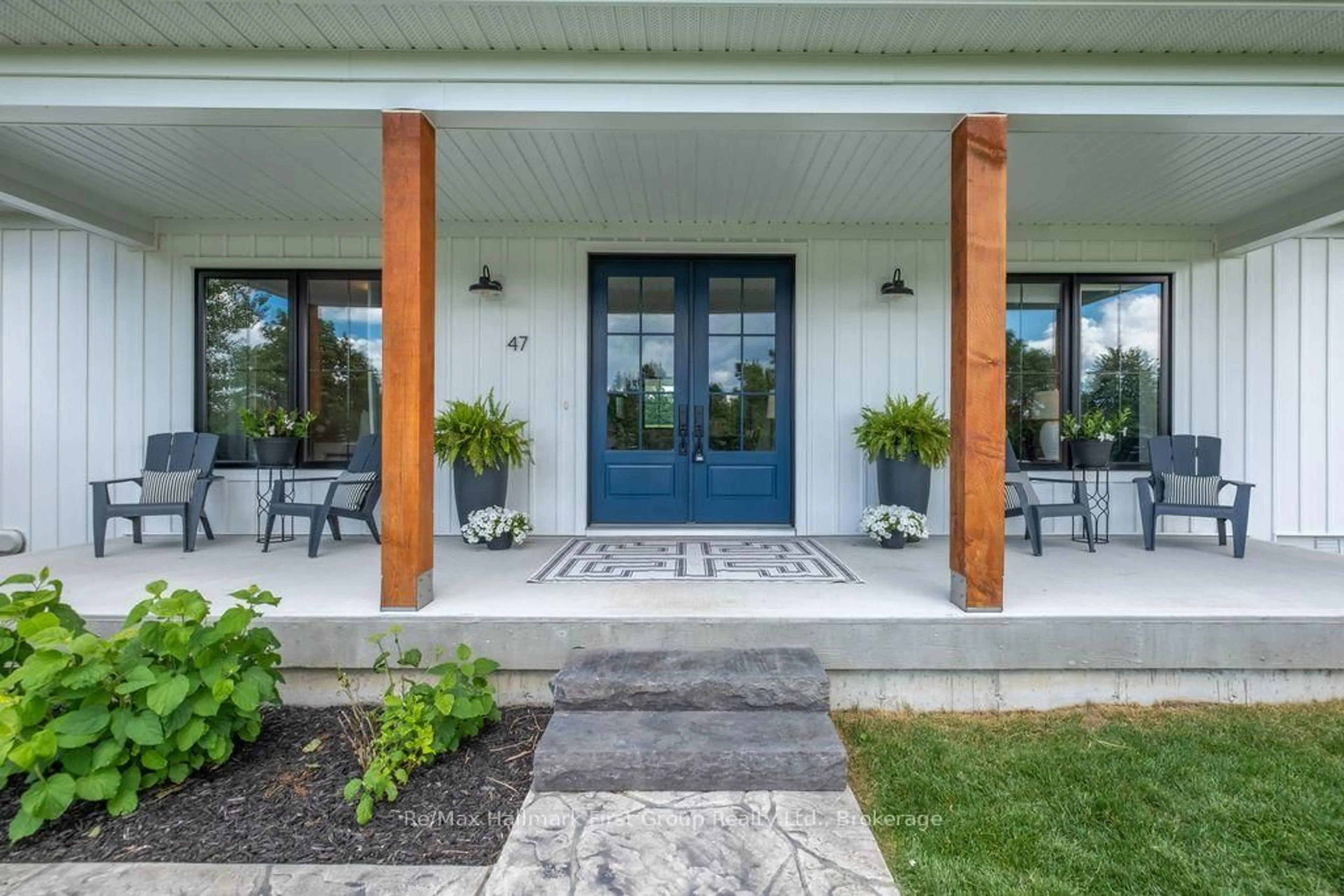 Indoor entryway for 47 Wiesenweg, Scugog Ontario L0B 1B0
