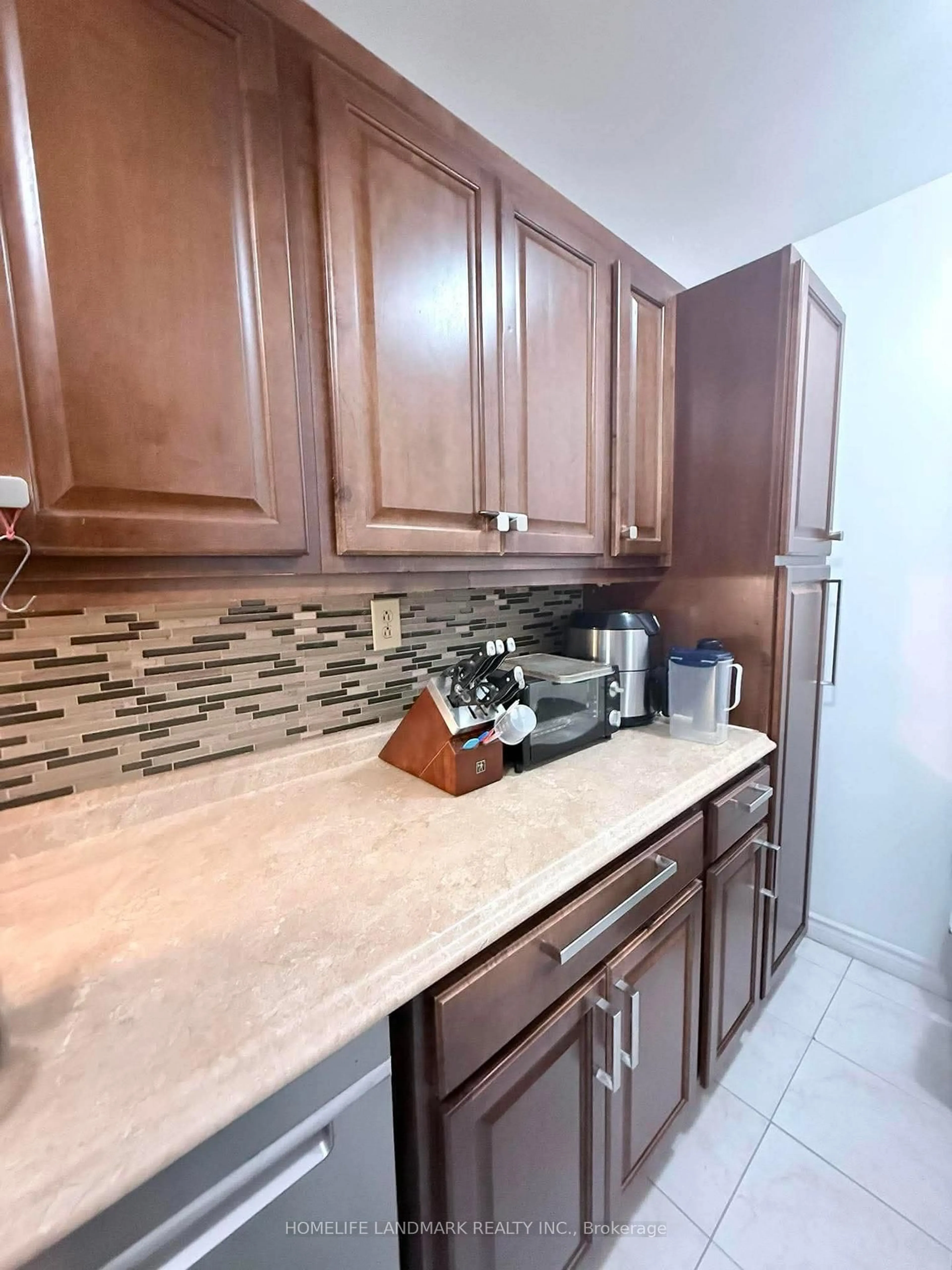 Standard kitchen, ceramic/tile floor for 25 Silver Springs Blvd #109, Toronto Ontario M1V 1M9