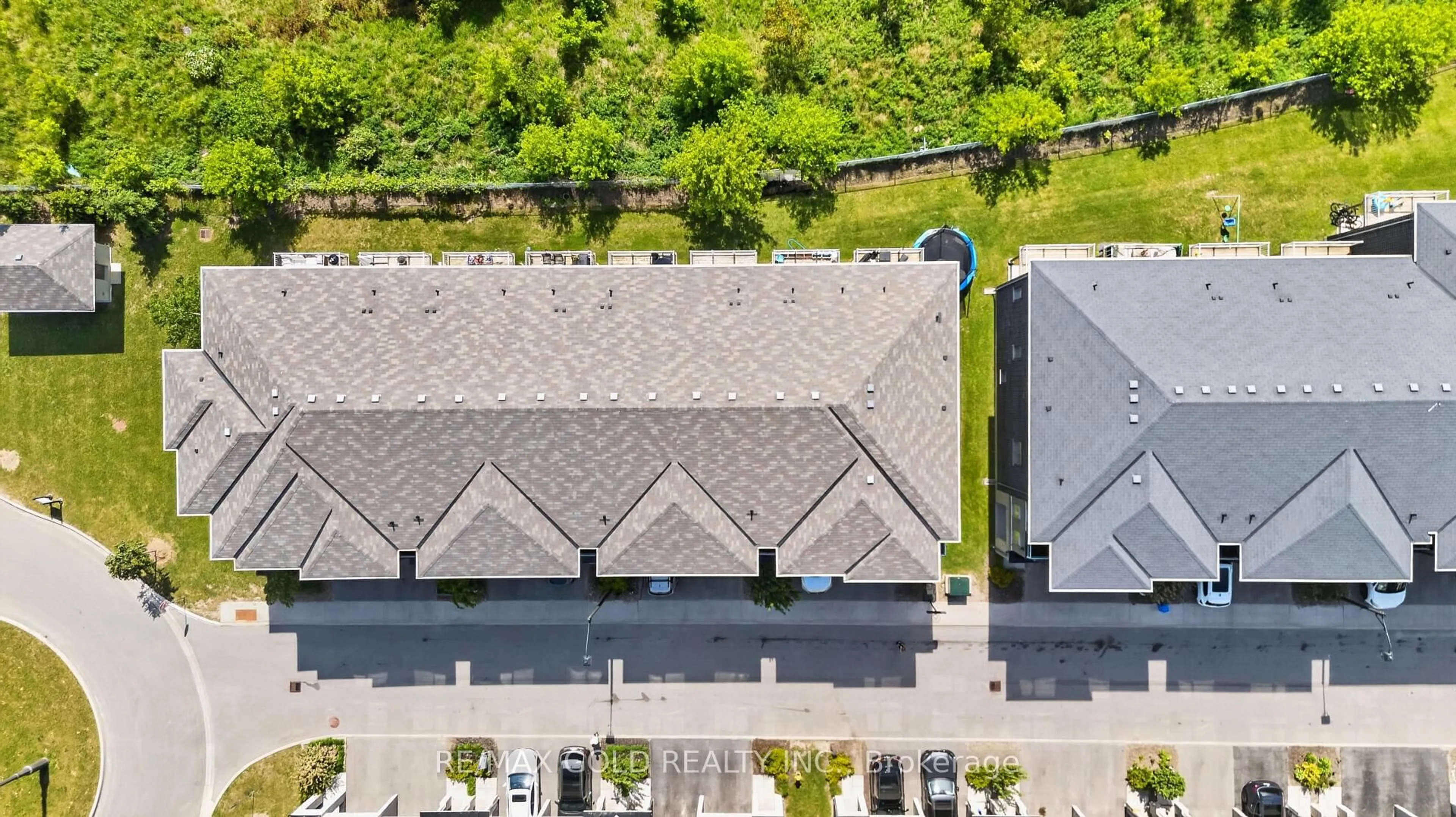 A pic from outside/outdoor area/front of a property/back of a property/a pic from drone, street for 384 Arctic Red Dr #12, Oshawa Ontario L1L 0M5