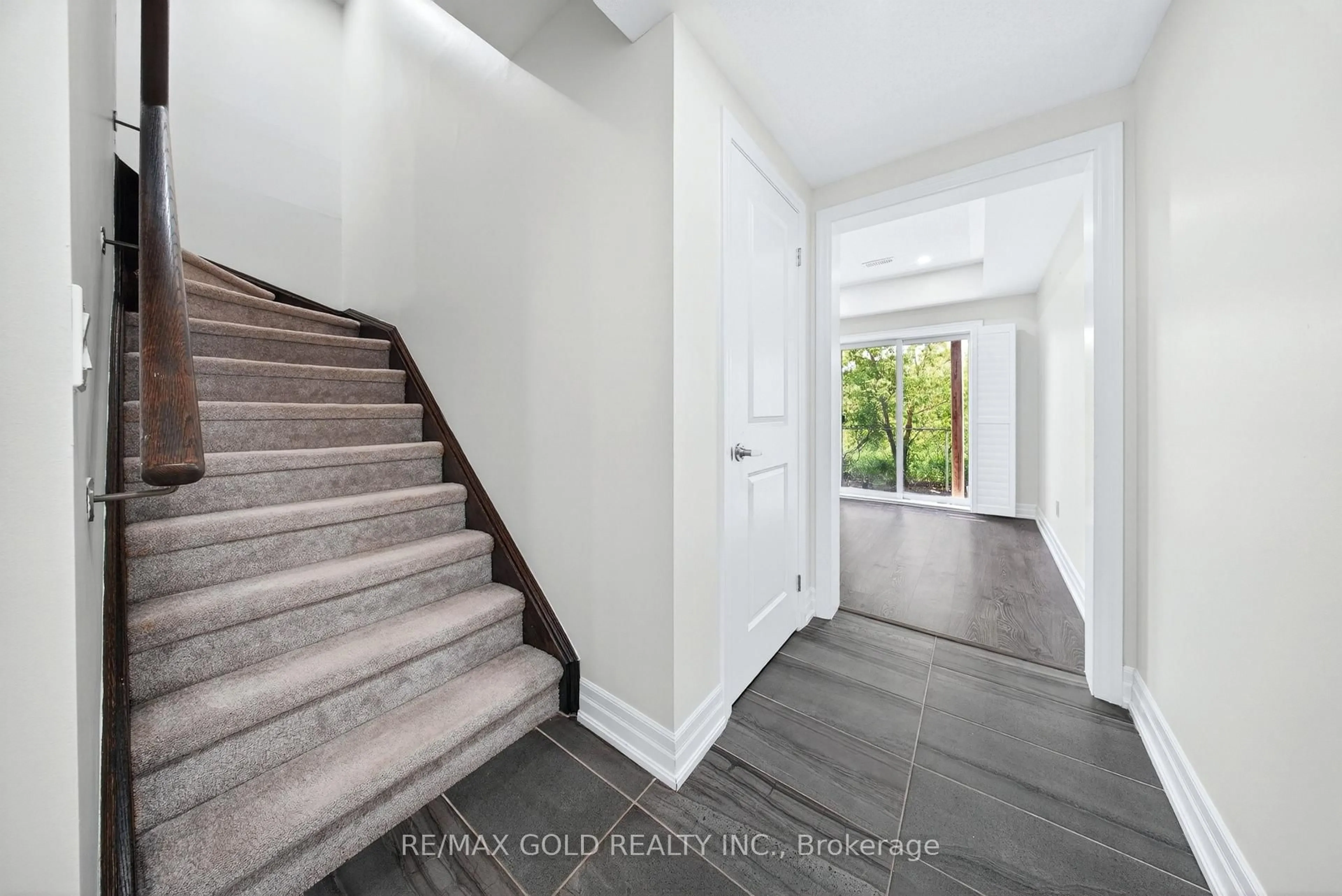 Indoor entryway for 384 Arctic Red Dr #12, Oshawa Ontario L1L 0M5