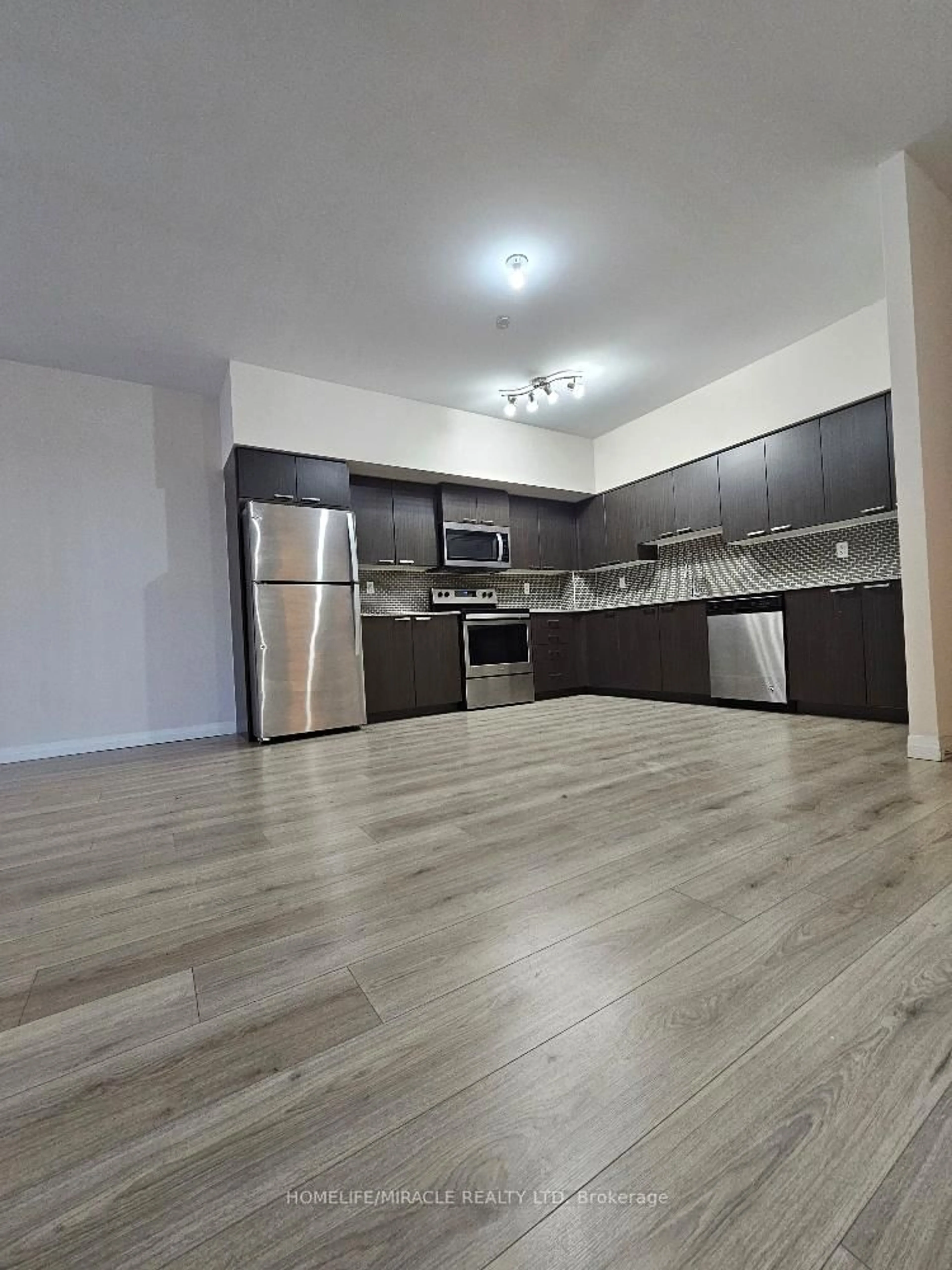 Unknown for 2152 Lawrence Ave #101, Toronto Ontario M1R 0B5