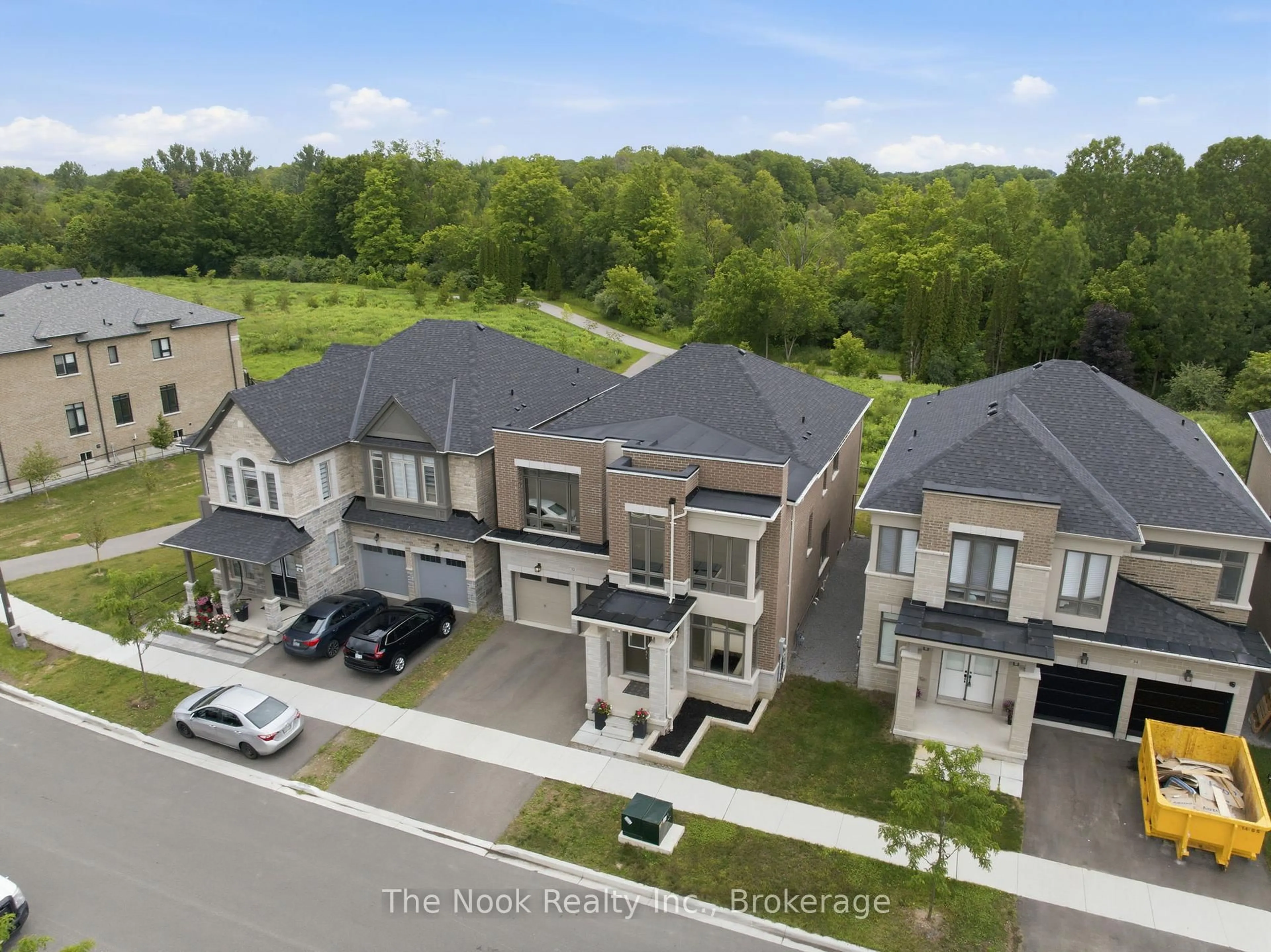 A pic from outside/outdoor area/front of a property/back of a property/a pic from drone, mountain view for 32 Priory Dr, Whitby Ontario L1P 0L1