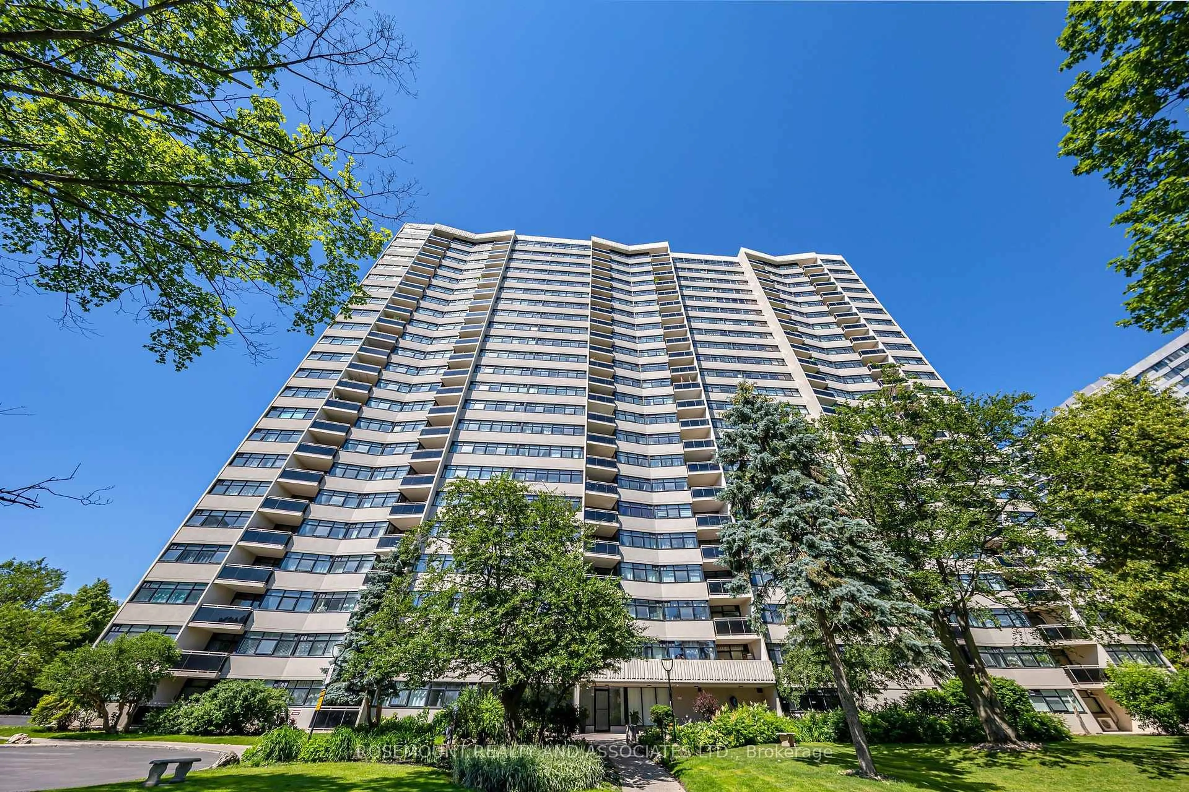Patio, building for 100 Echo Pt #Ph07, Toronto Ontario M1W 2V2