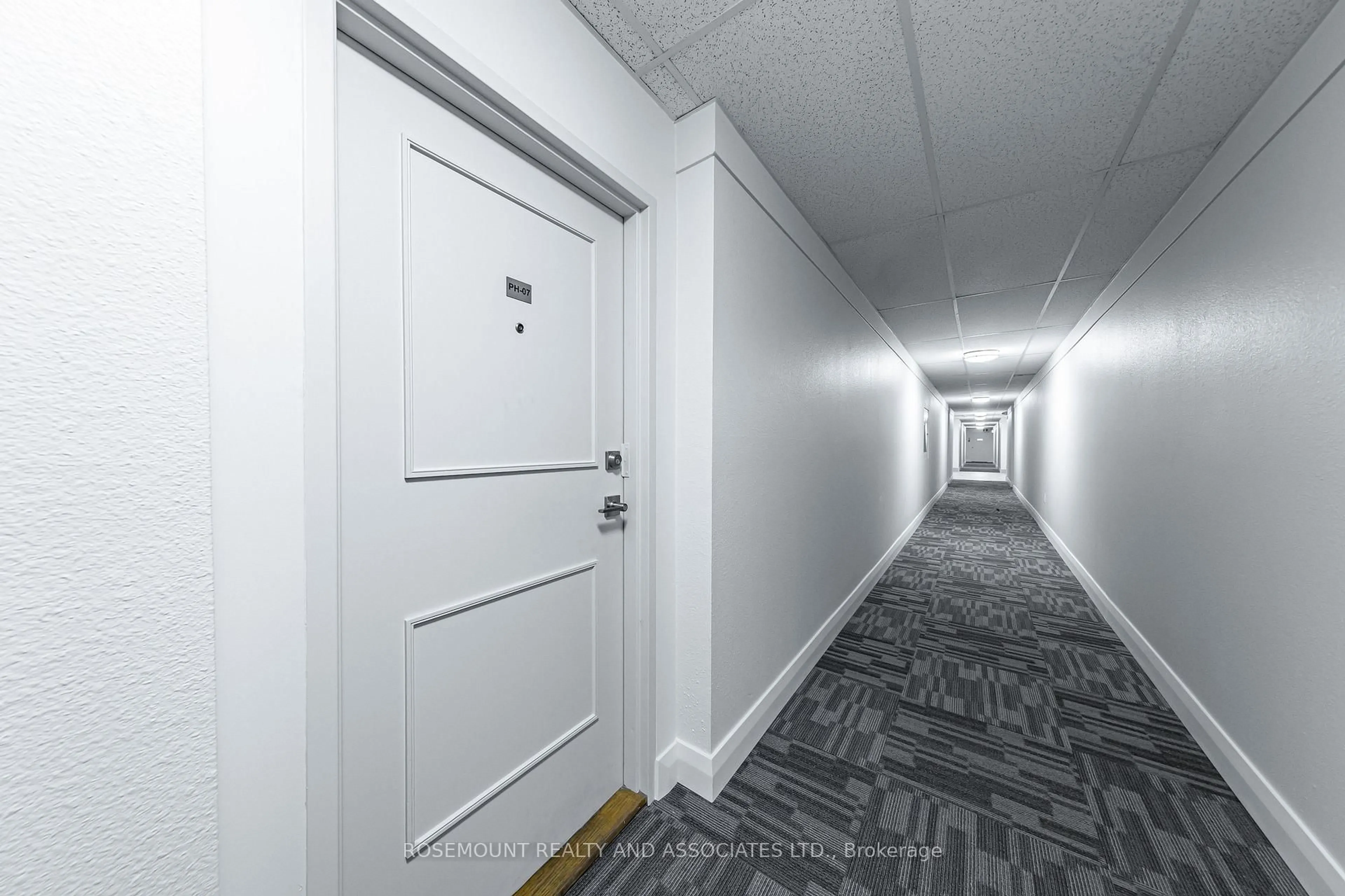 Indoor foyer for 100 Echo Pt #Ph07, Toronto Ontario M1W 2V2