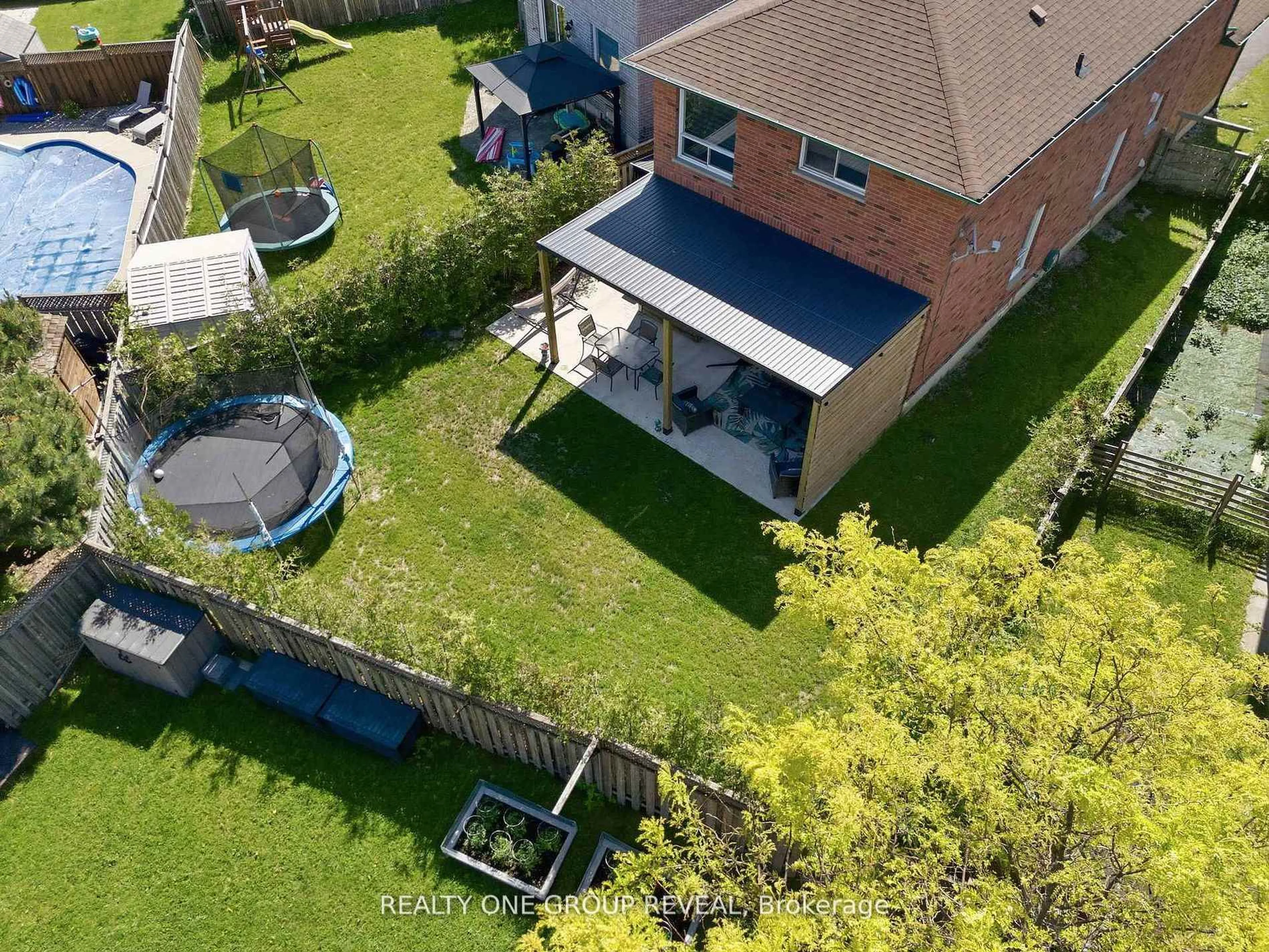A pic from outside/outdoor area/front of a property/back of a property/a pic from drone, street for 46 Fieldcrest Ave, Clarington Ontario L1E 2X5