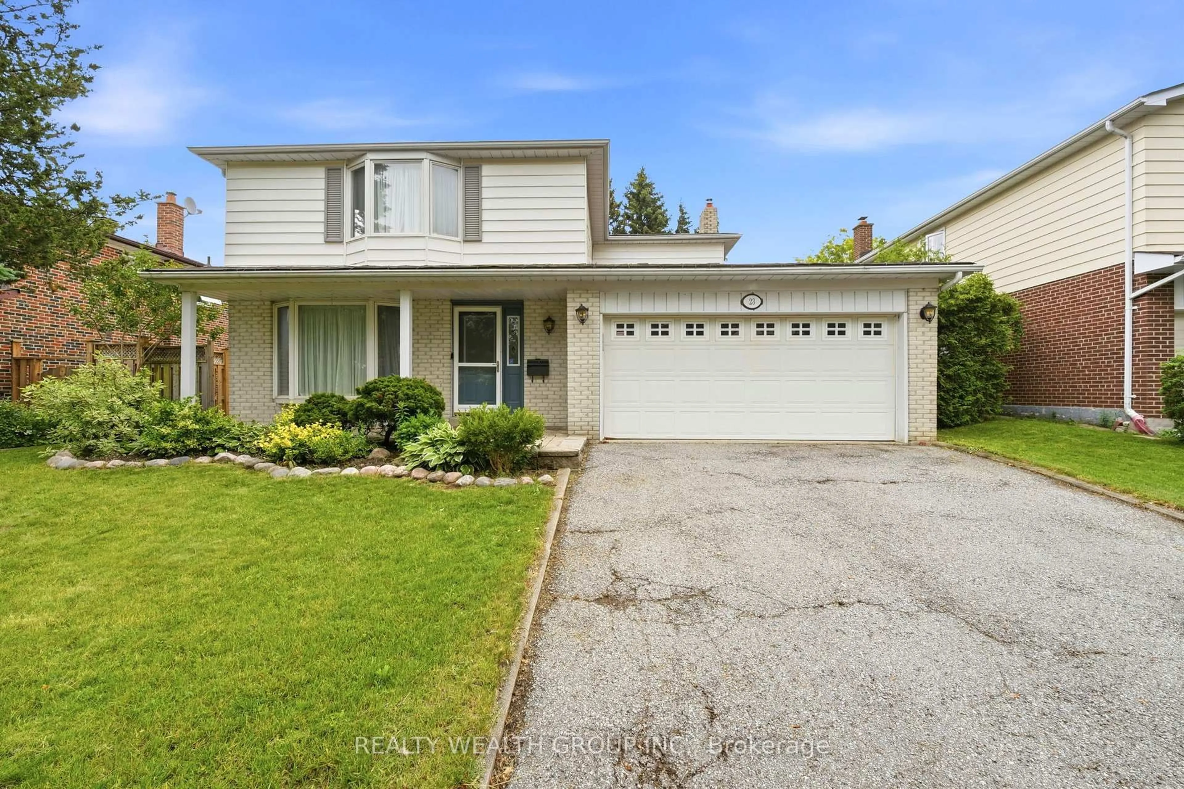 Home with vinyl exterior material, street for 23 Pipers Green Ave, Toronto Ontario M1S 3J9