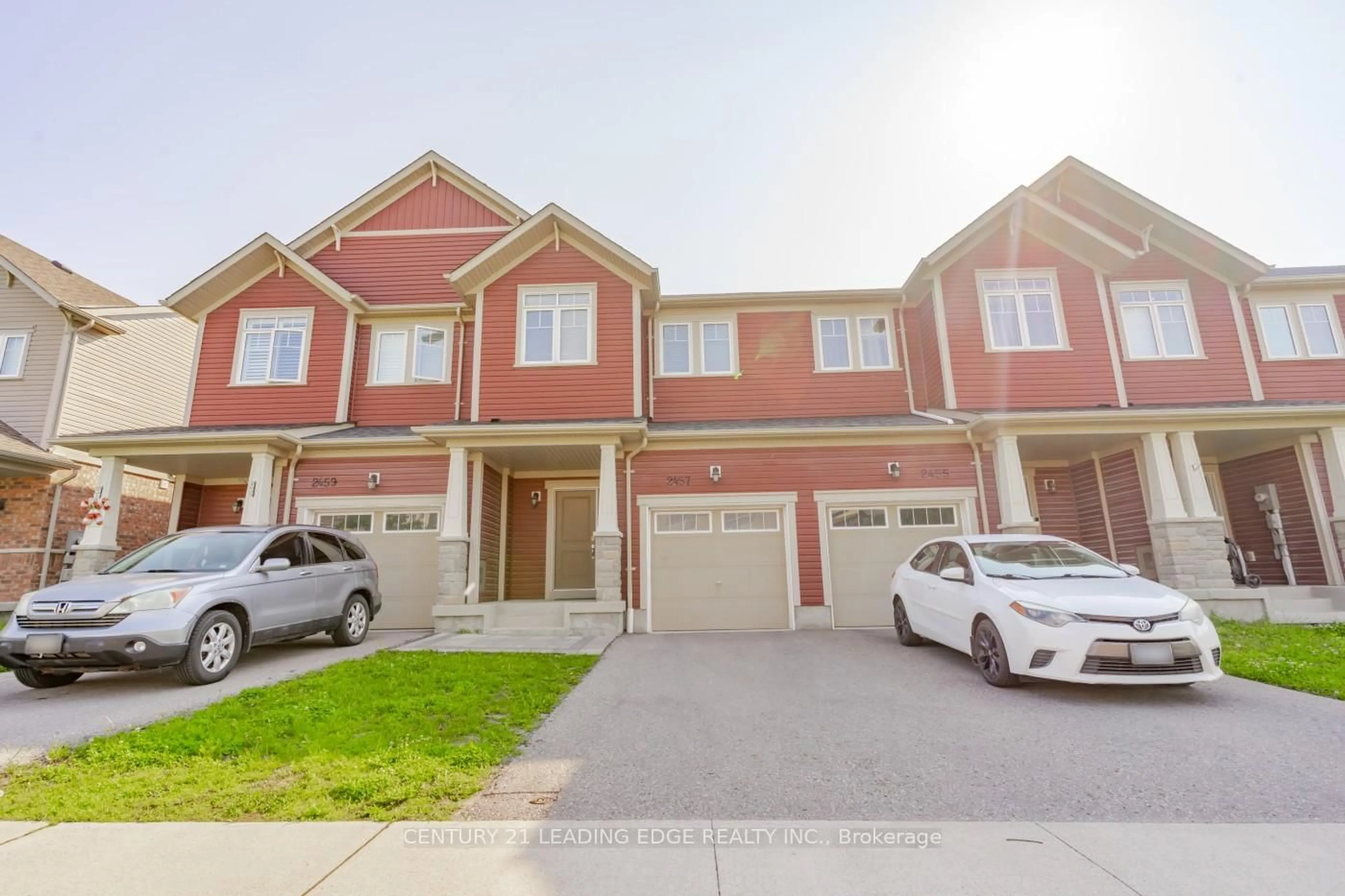 A pic from outside/outdoor area/front of a property/back of a property/a pic from drone, street for 2457 Hill Rise St, Oshawa Ontario L1L 0J5