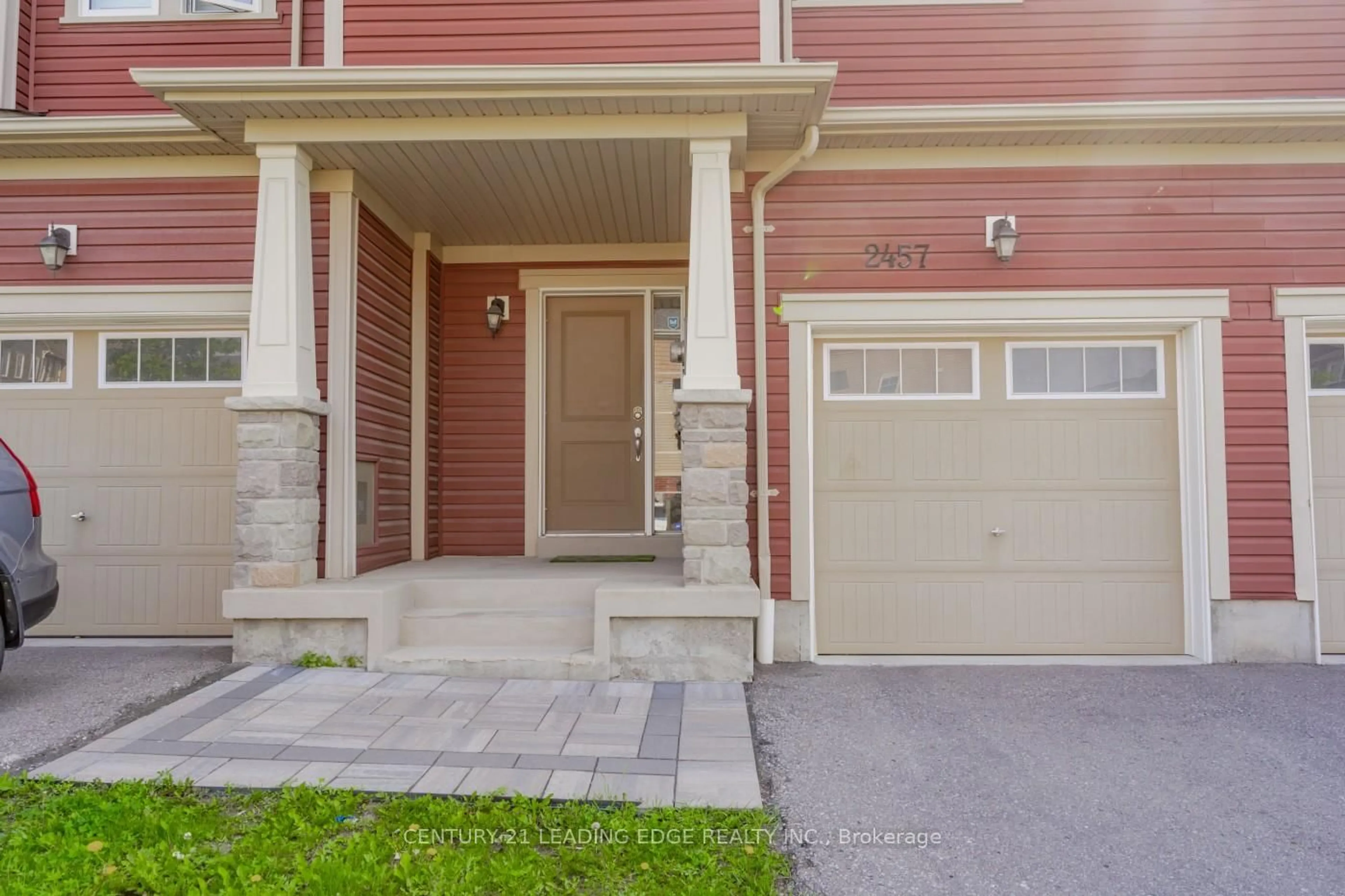 Indoor entryway for 2457 Hill Rise St, Oshawa Ontario L1L 0J5