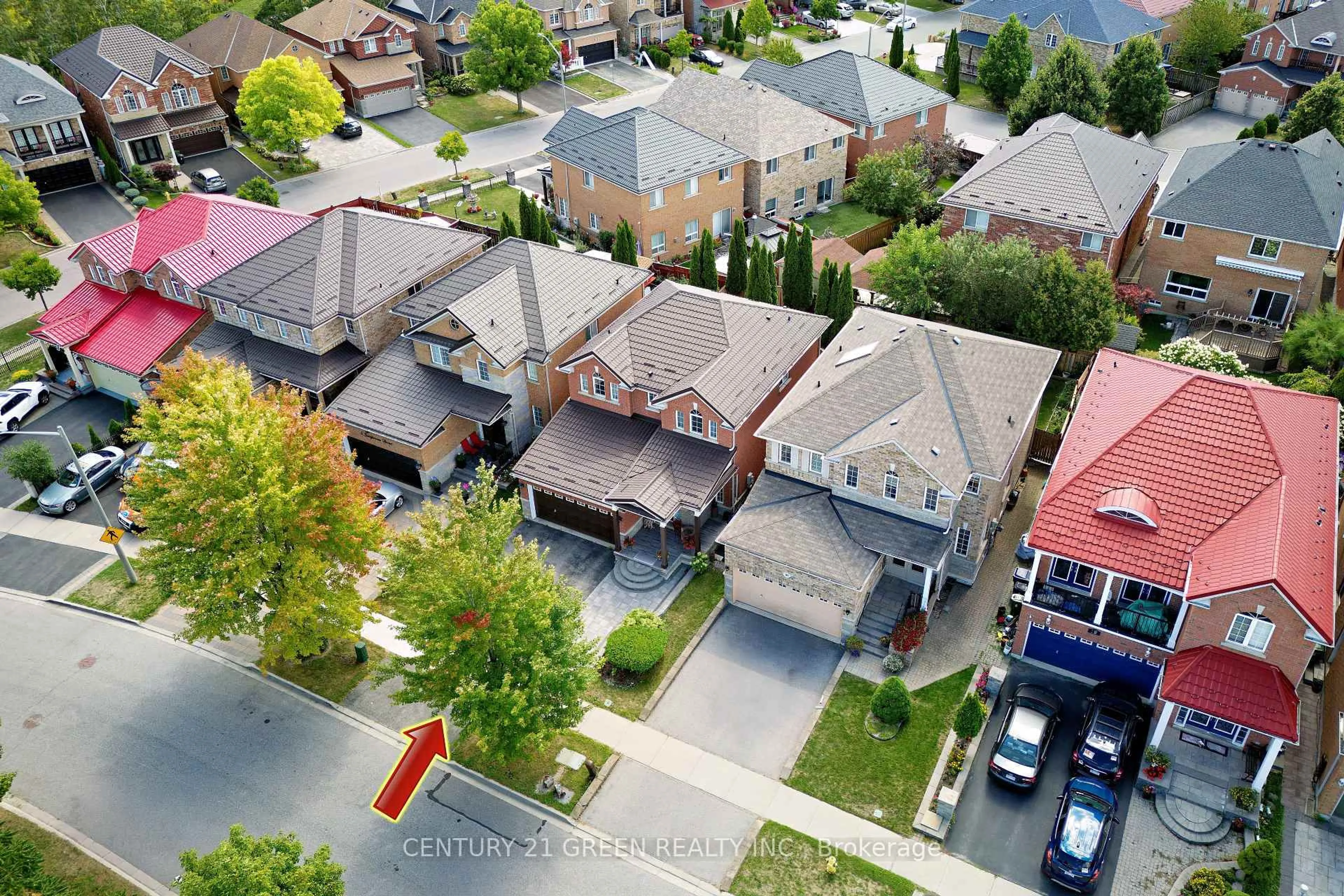 A pic from outside/outdoor area/front of a property/back of a property/a pic from drone, street for 8 Lampman Dr, Toronto Ontario M1E 5L1