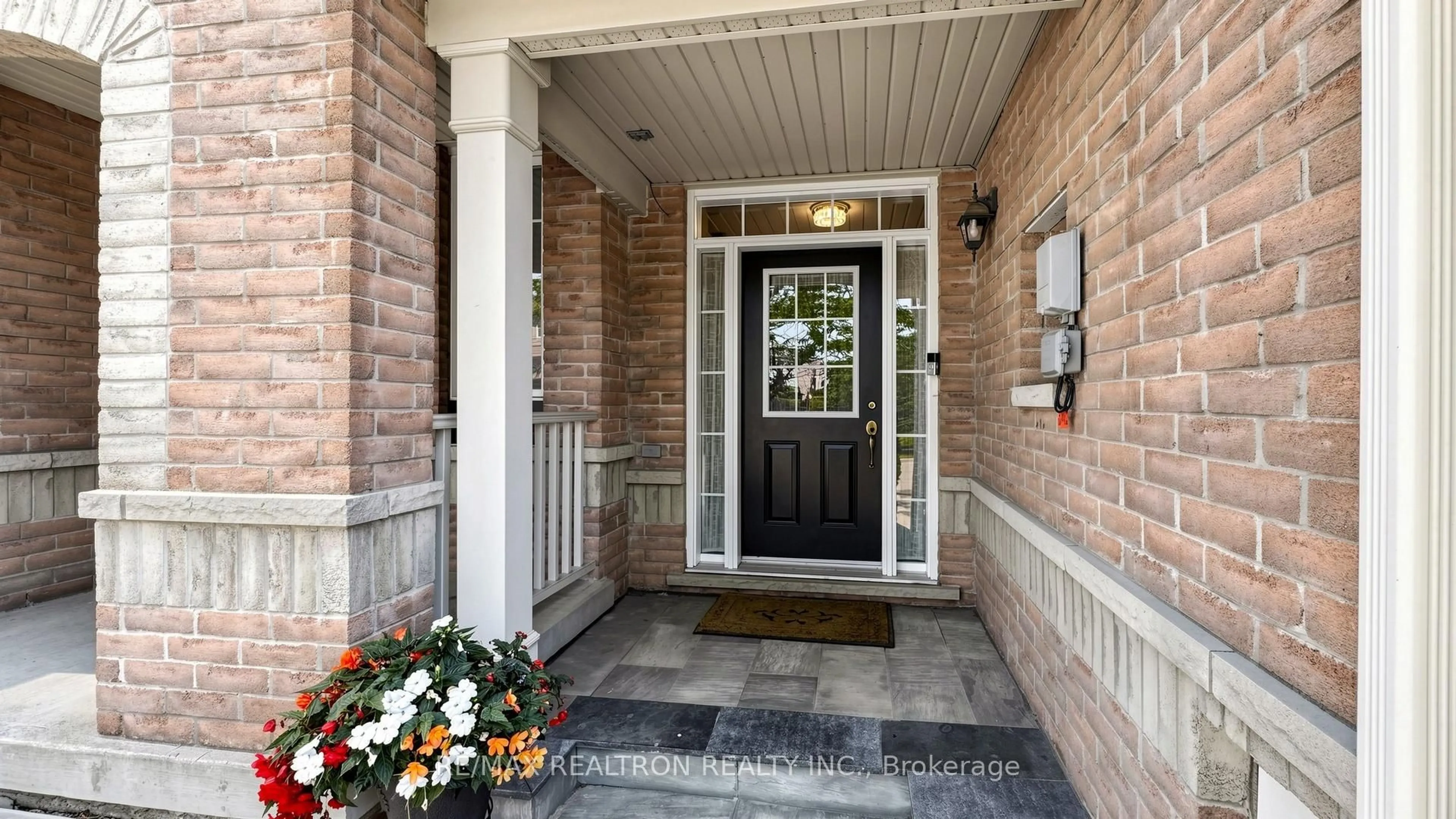 Indoor entryway for 125 Silverwood Circ, Ajax Ontario L1Z 0A4