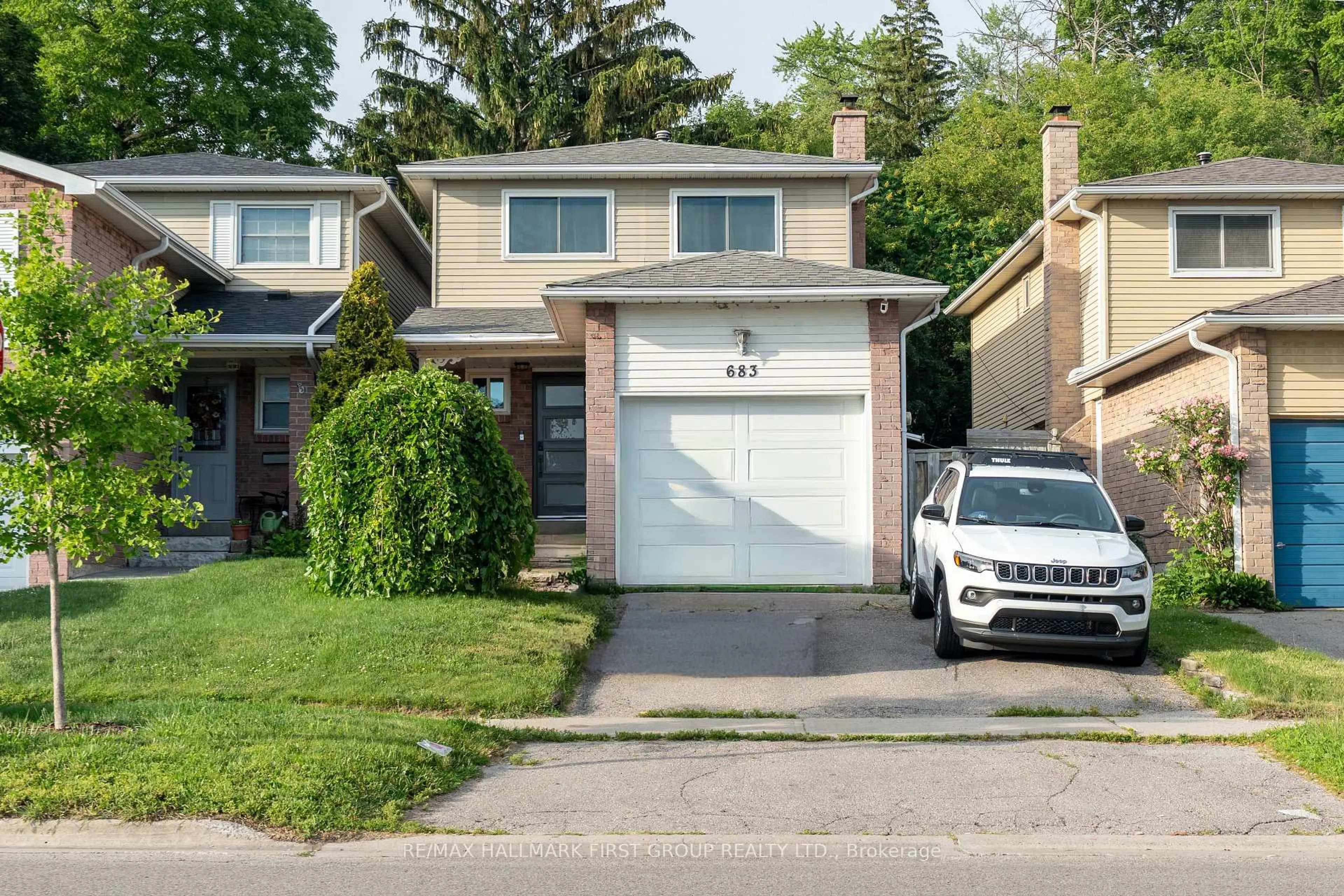 Home with vinyl exterior material, street for 683 Grandview Dr, Oshawa Ontario L1H 7V9