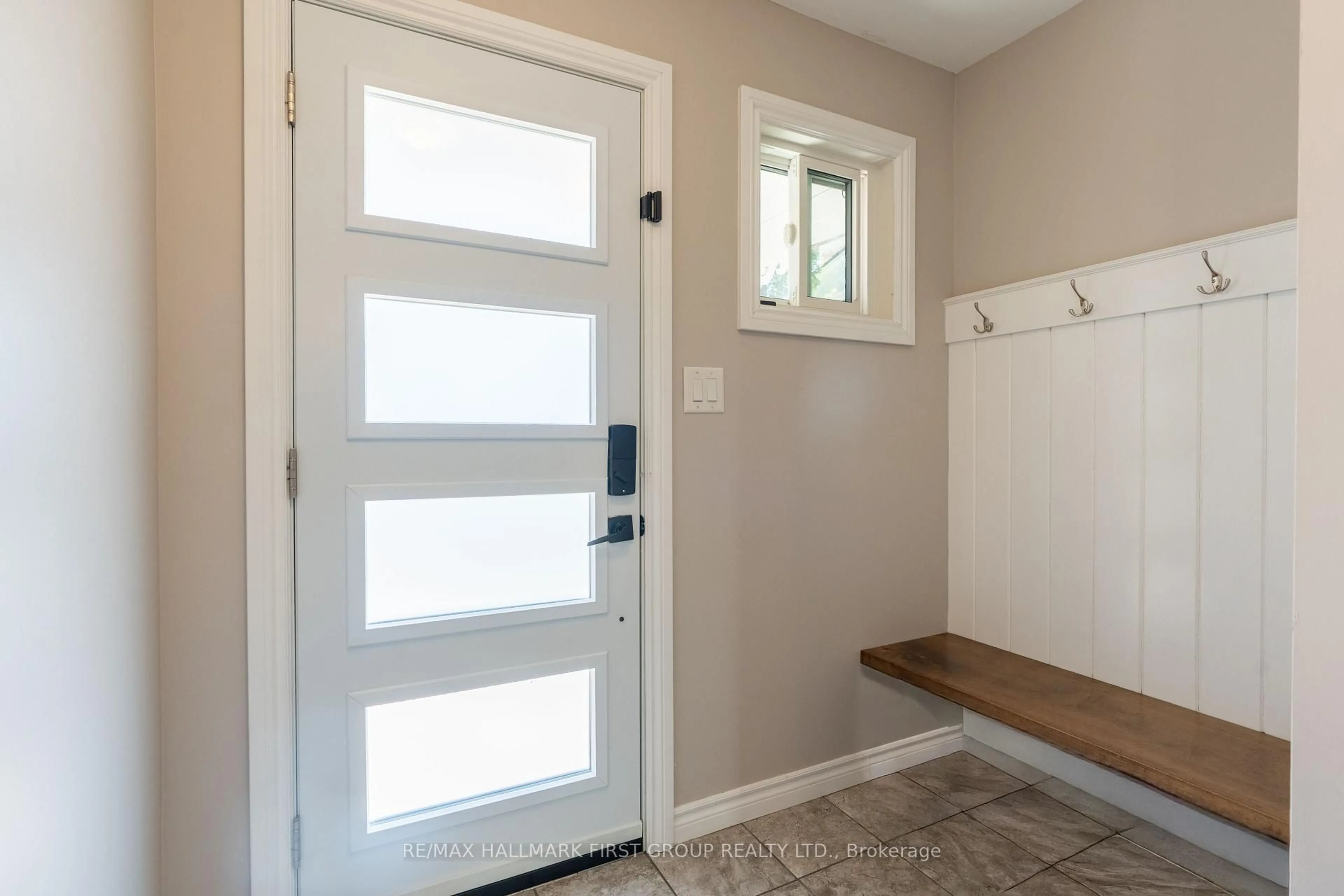 Indoor entryway for 683 Grandview Dr, Oshawa Ontario L1H 7V9