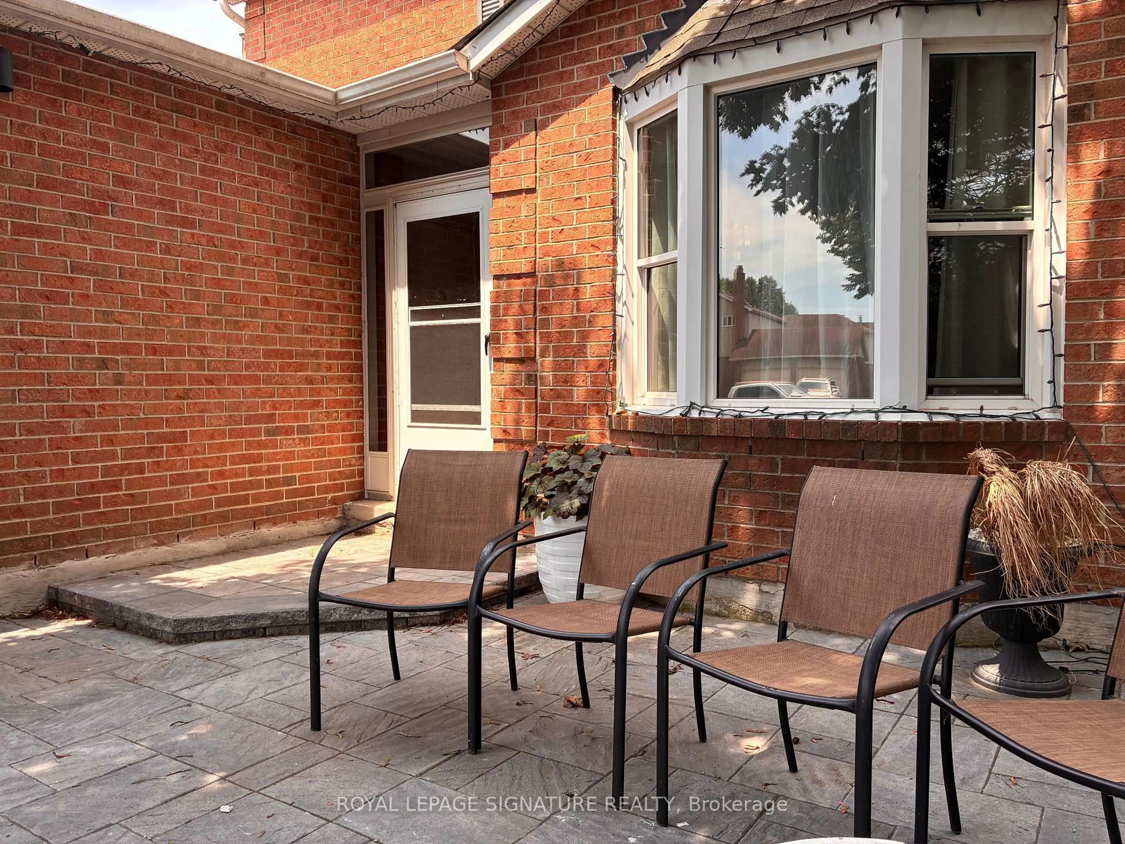 Patio, street for 4 Bramwell Dr, Ajax Ontario L1S 5K9